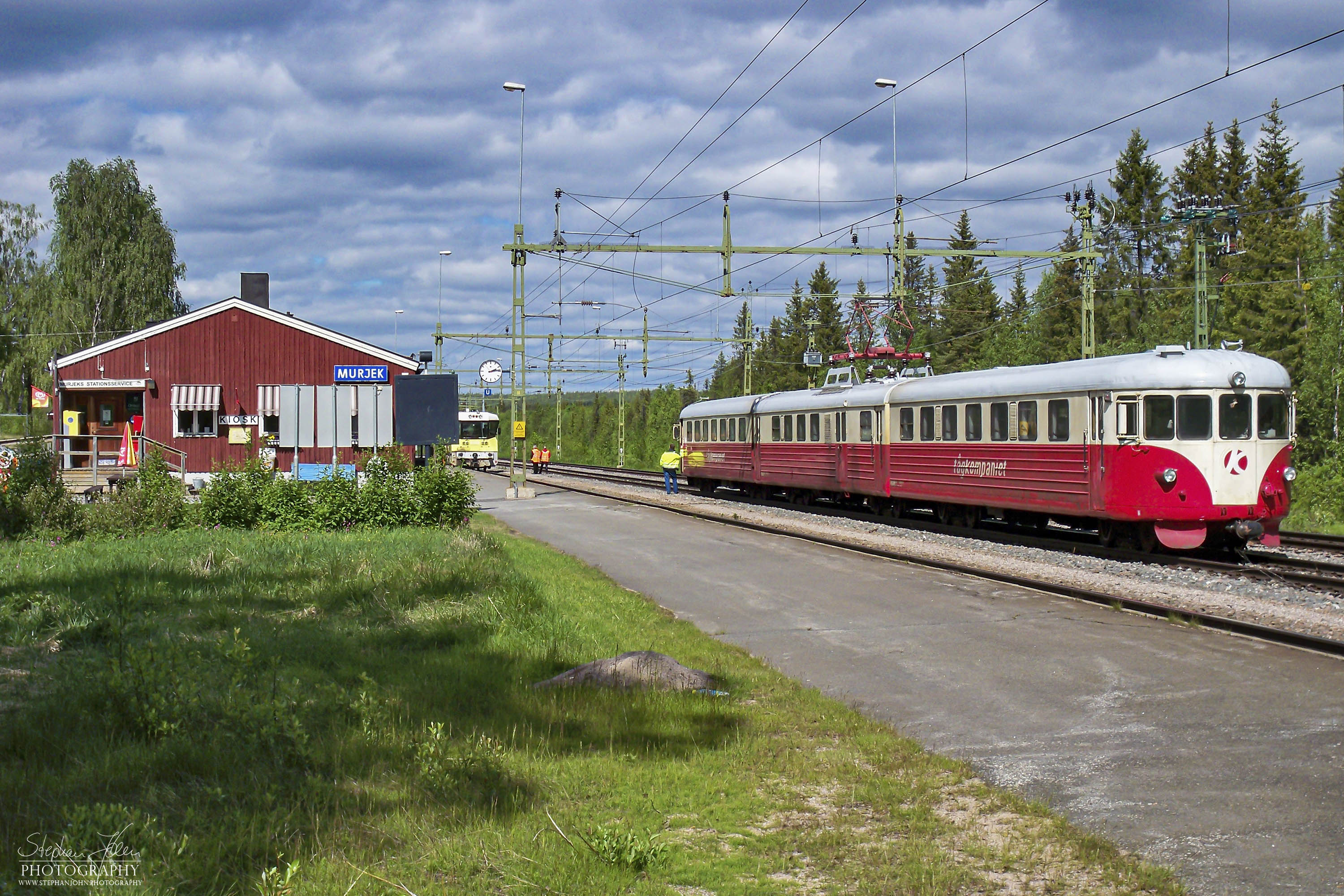 X20 auf dem Weg nach Kiruna hat einen Betriebshalt in Murjek