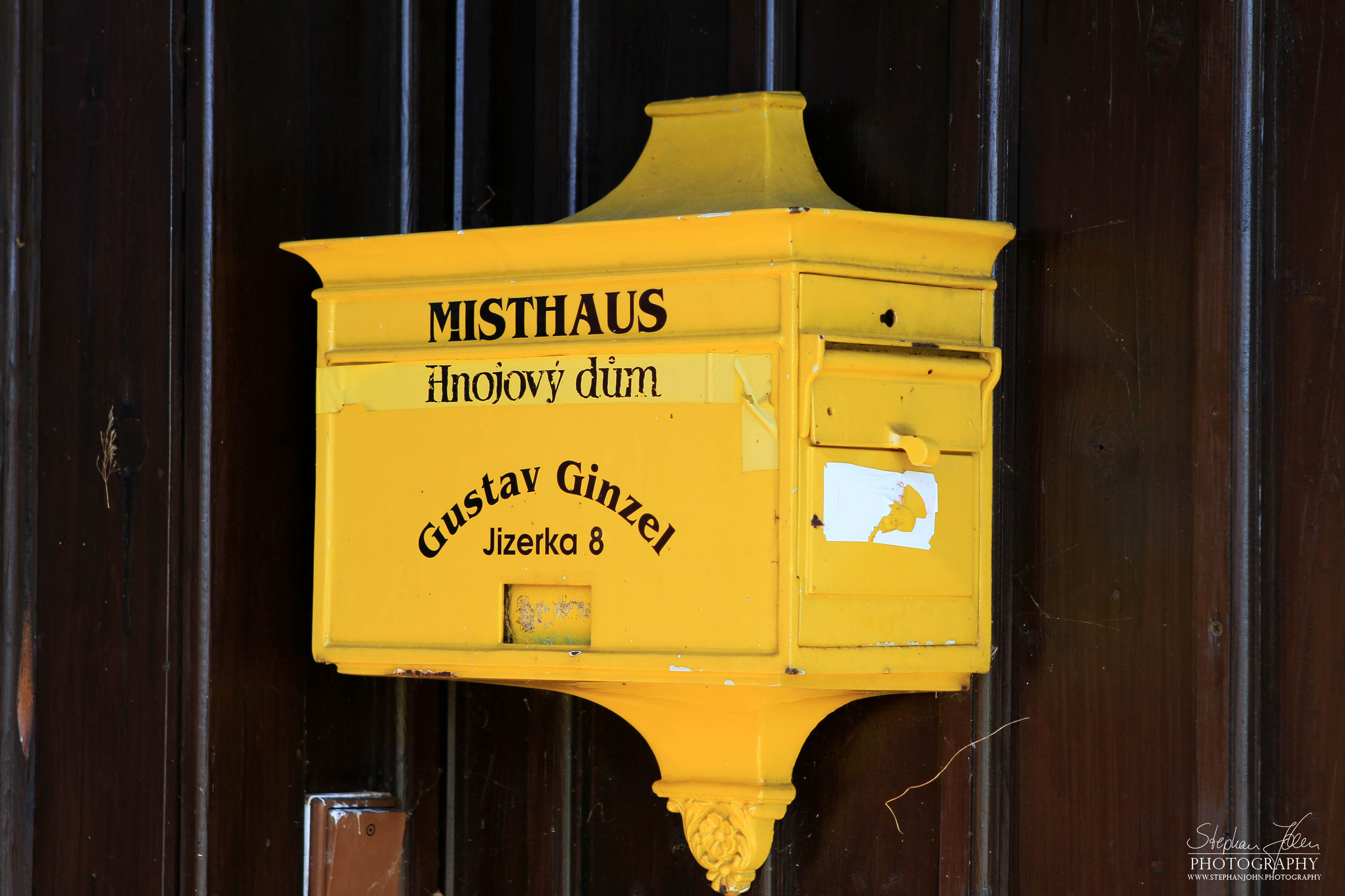 Briefkasten von Gustav Ginzel am Misthaus im Isergebirge