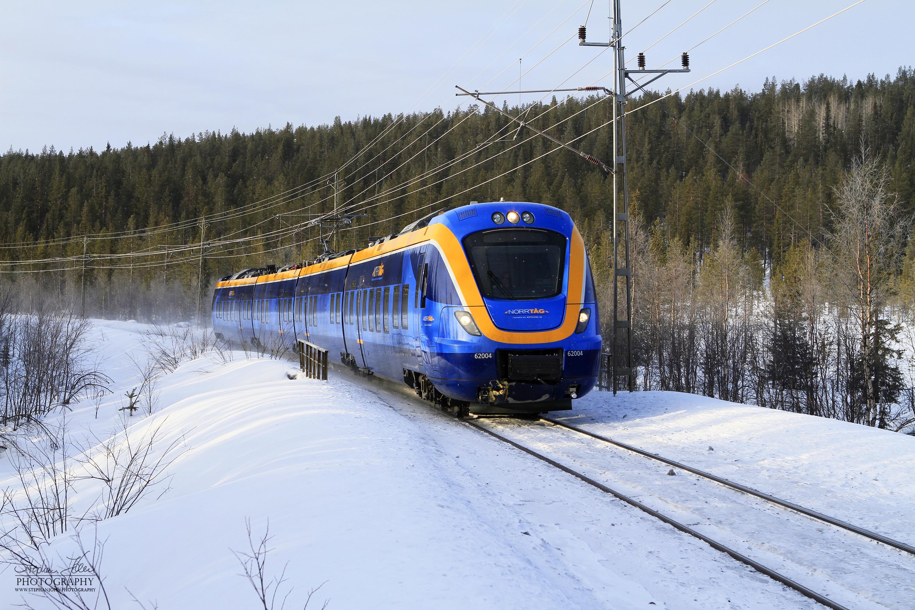 <p>Ein Coradia Nordic (X62) von Norrtåg auf dem Weg nach Kiruna C kurz vor Gällivare</p>