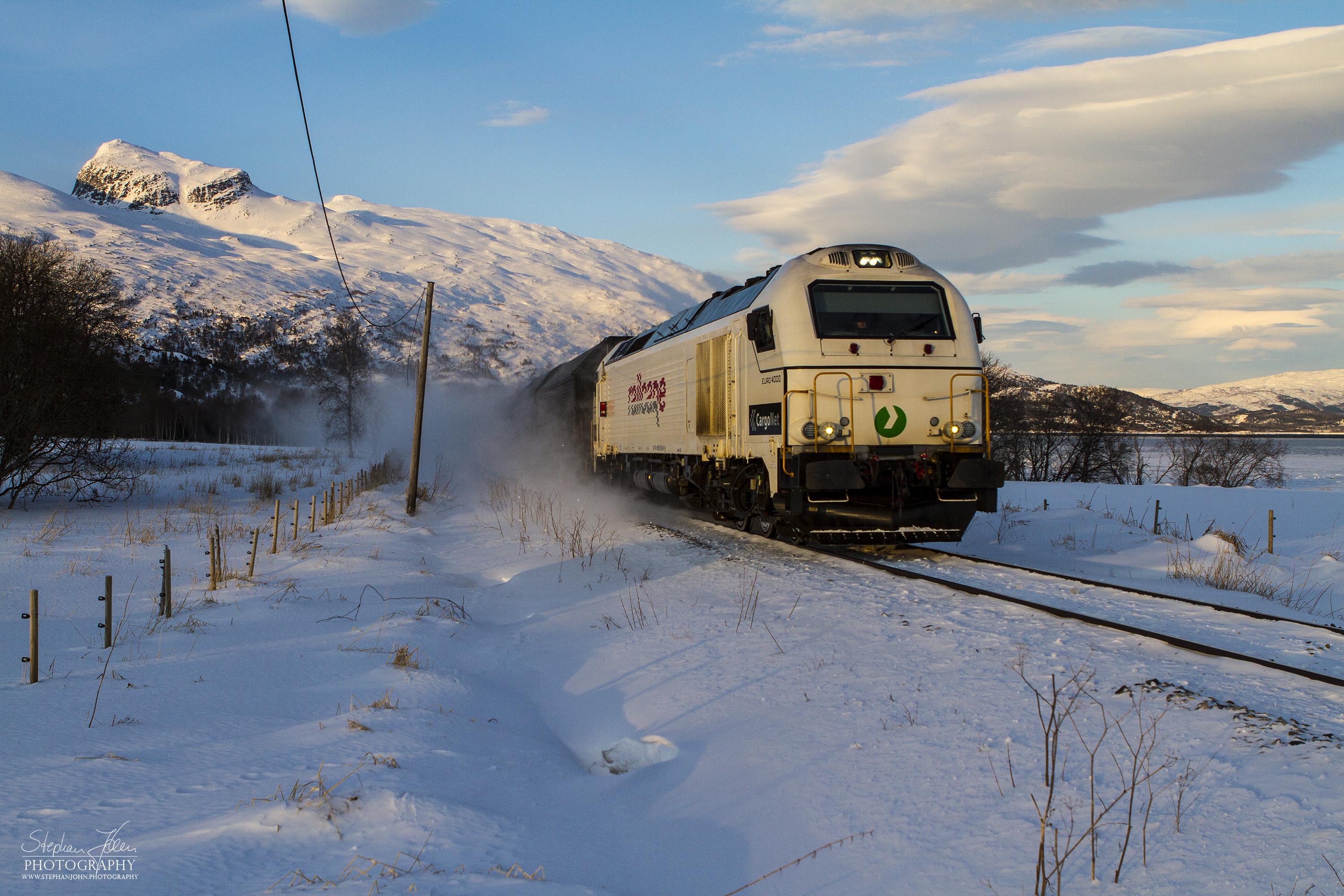 Güterzug nach Bodø kurz vor Sonnenuntergang