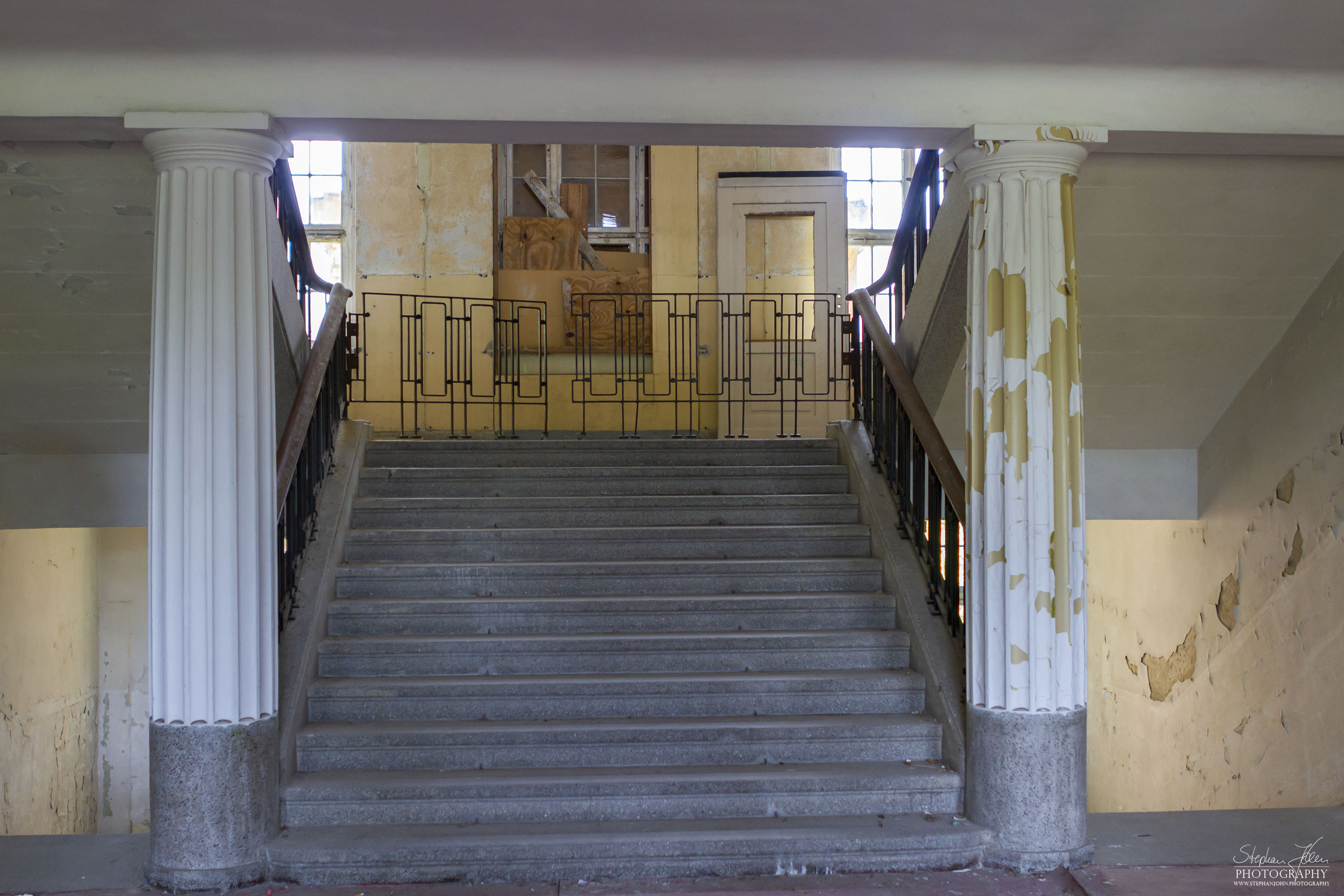 Treppe im Haupthaus der Offiziershäuser
