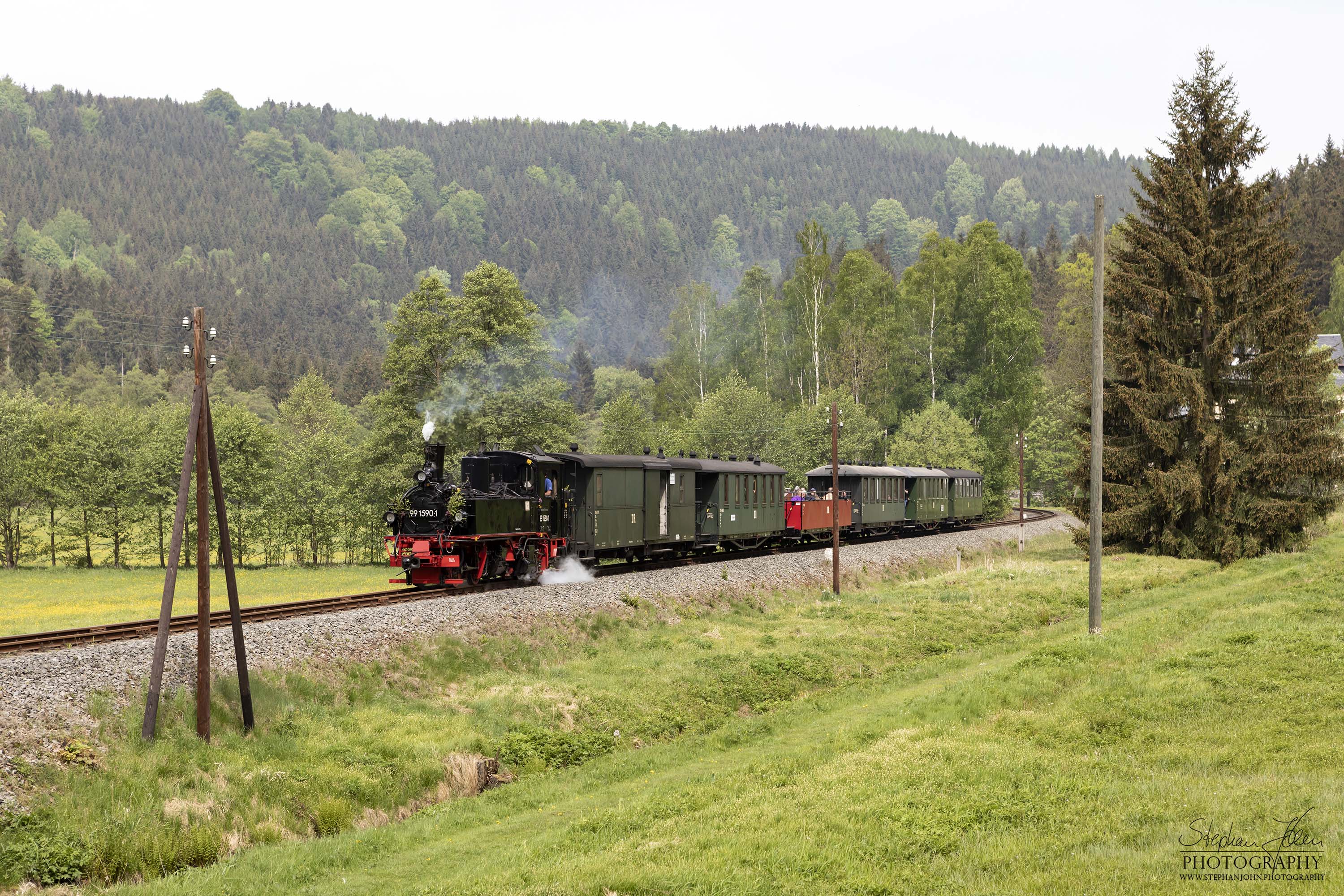 Zug P 14211 mit Lok 99 1590-1 von Steinbach nach Jöhstadt kurz vor Schmalzgrube.