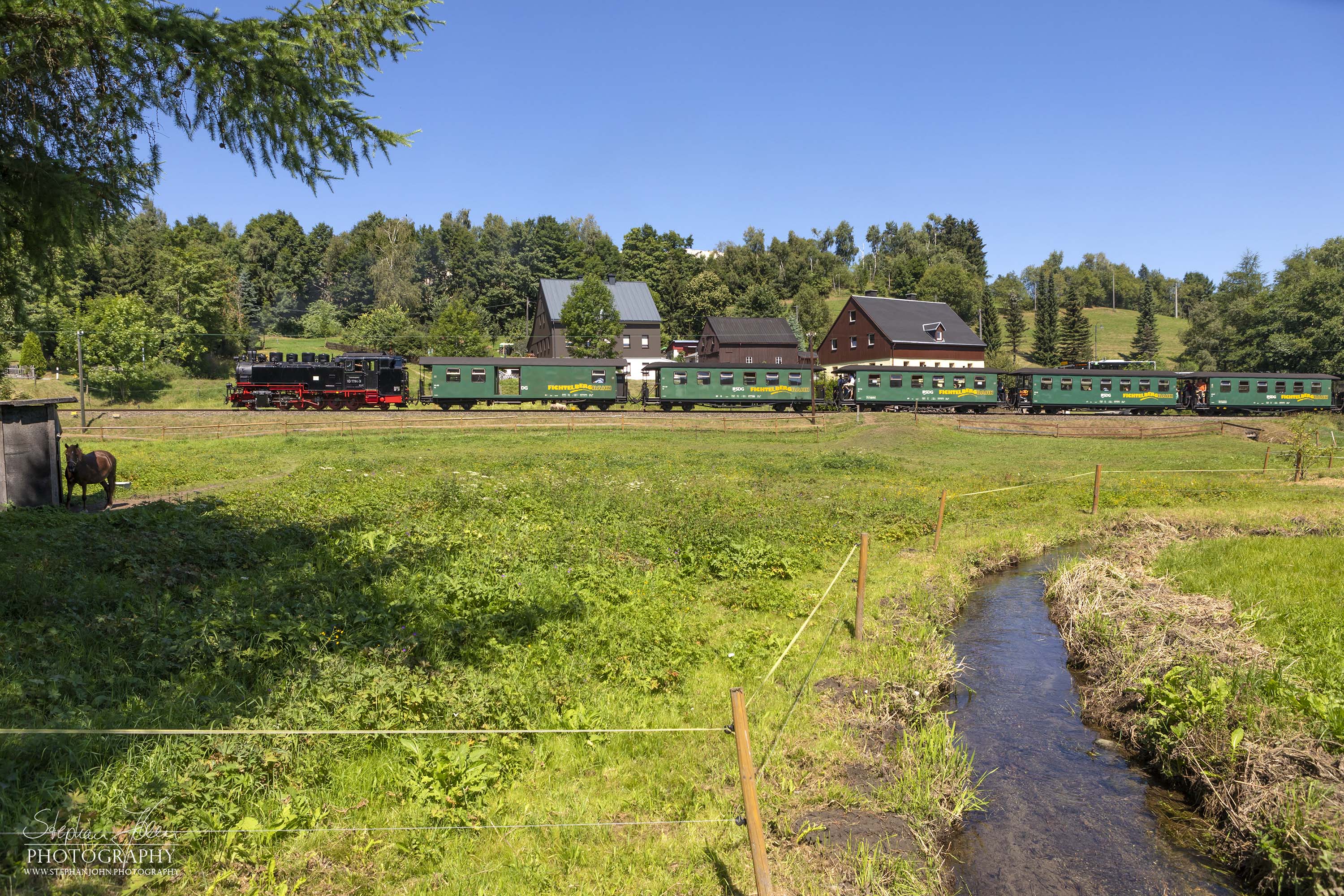 Zug P 1003 mit Lok 99 1794-9 von Cranzahl nach Oberwiesenthal kurz vor Hammerunterwiesenthal