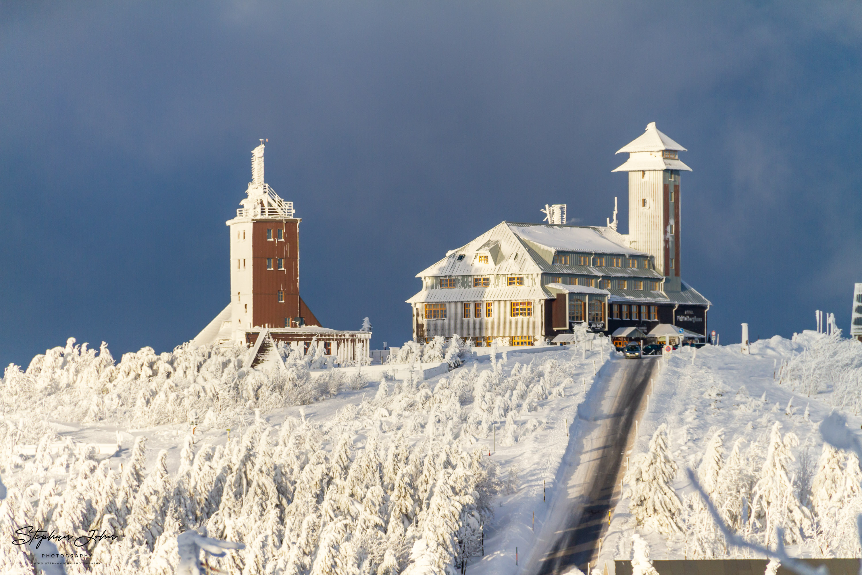 Das Fichtelberghaus und die Wetterstation auf dem Fichtelberg