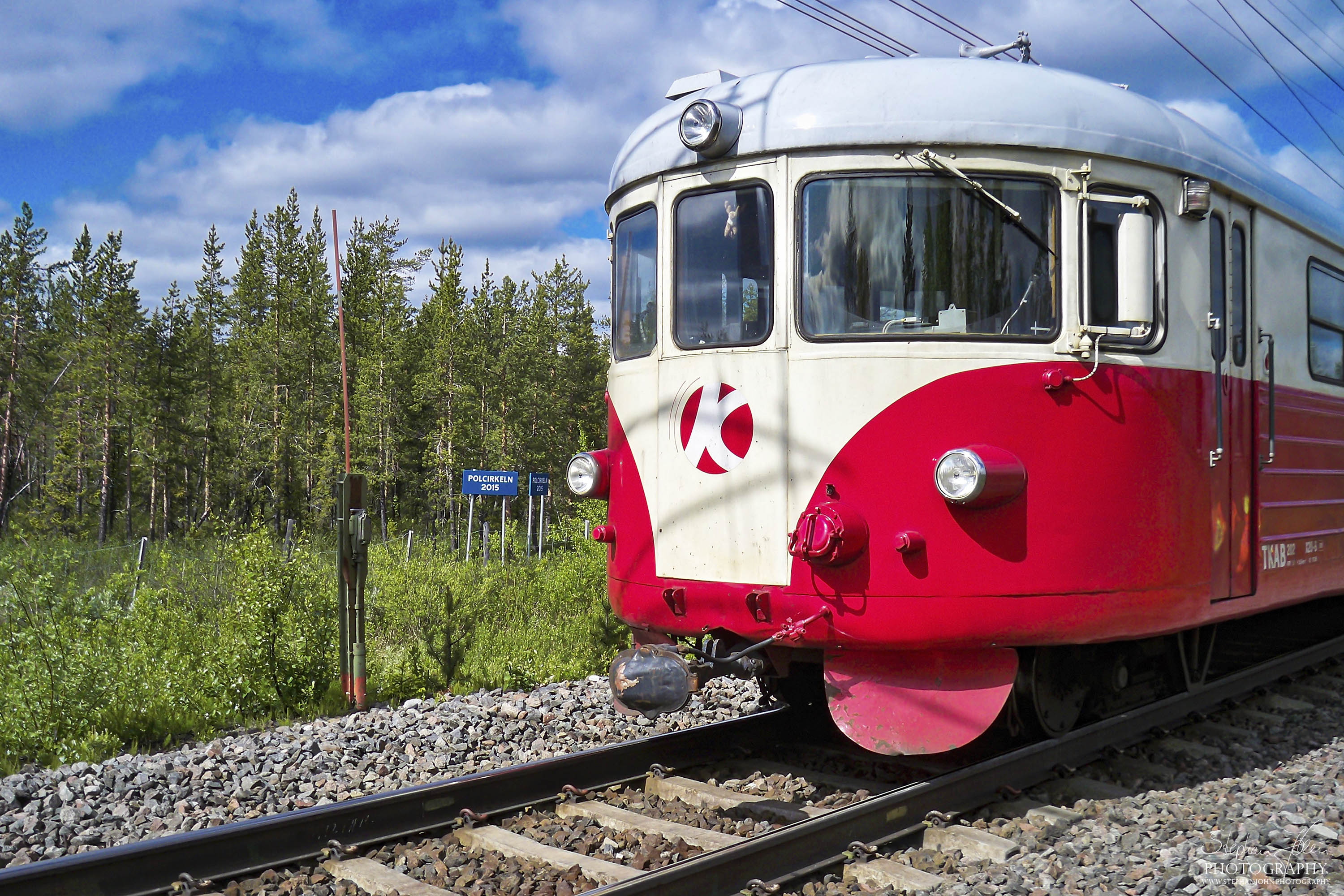 Der X20 überquert den Polarkreis auf dem Weg nach Kiruna