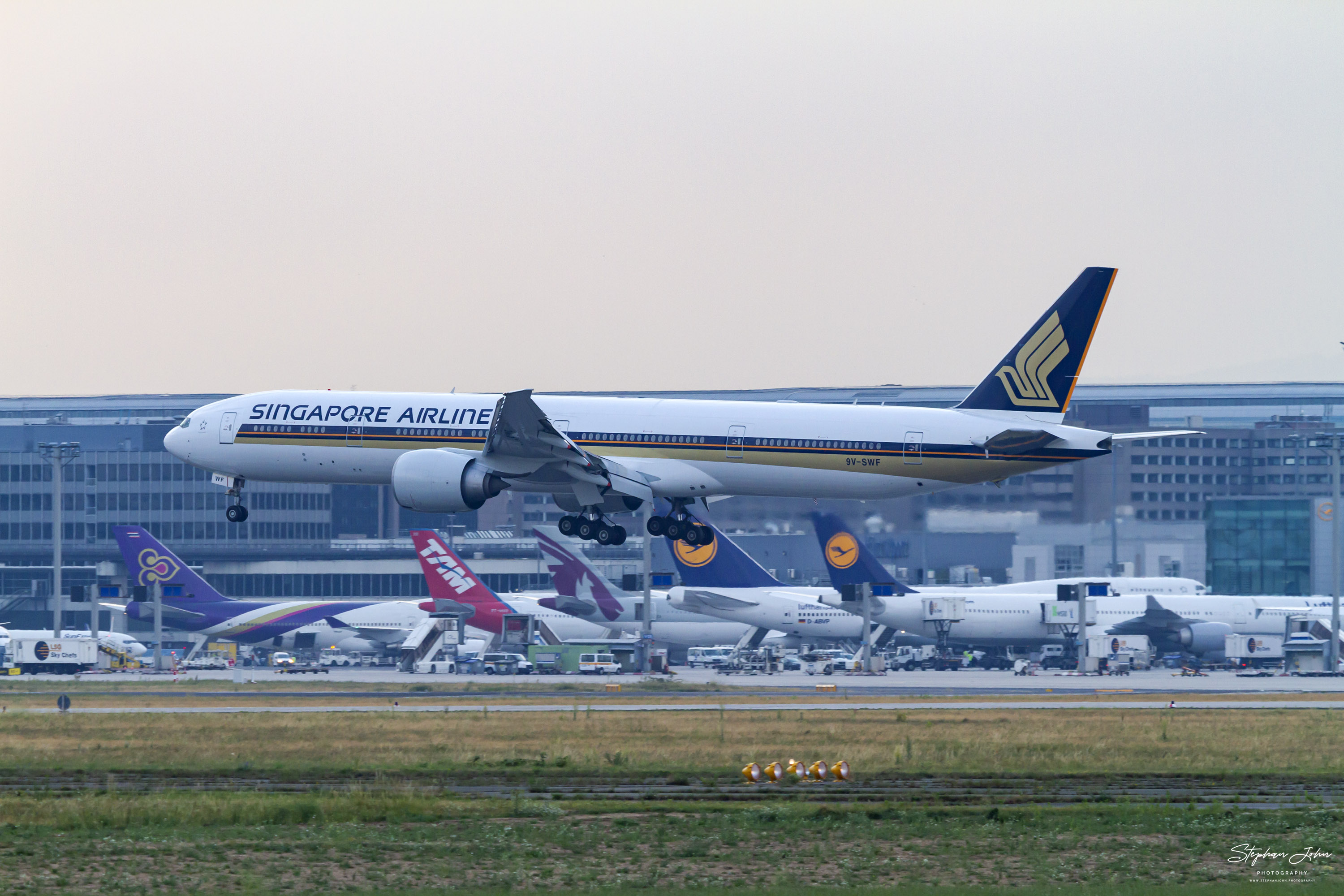 Boeing B777-312ER (B77W) der Singapore Airlines, Erstflug 2006