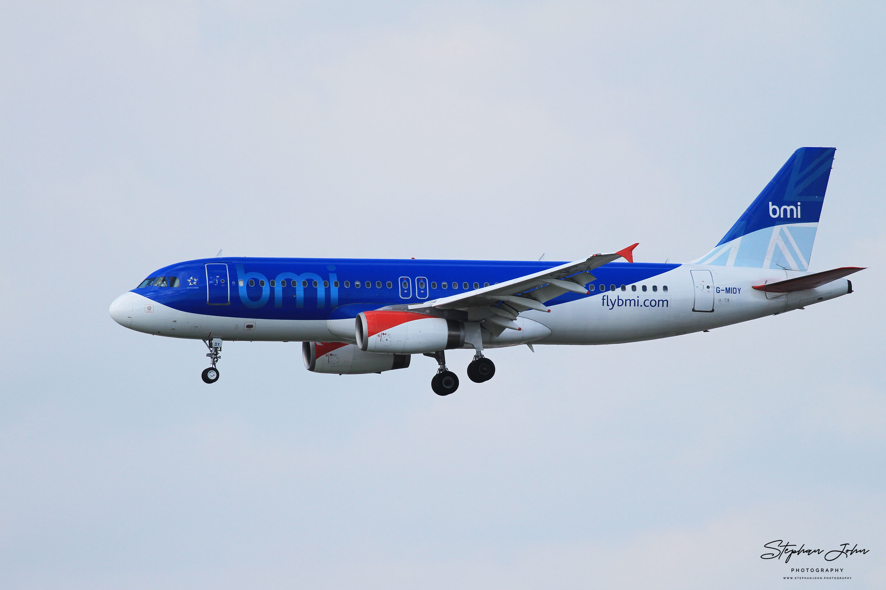 Airbus A320-200 der bmi British Midland