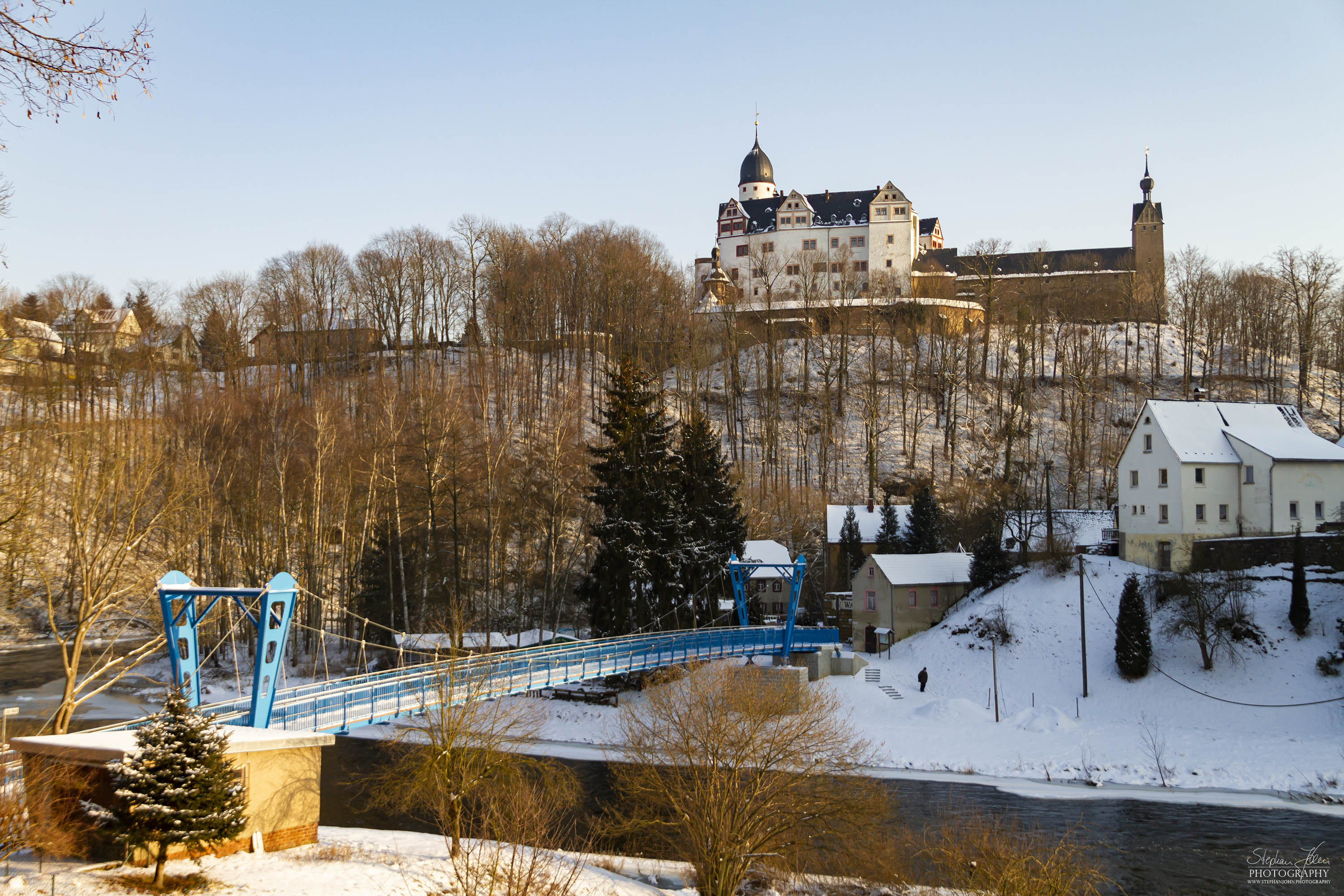 Die Rochsburg mit der Muldebrücke