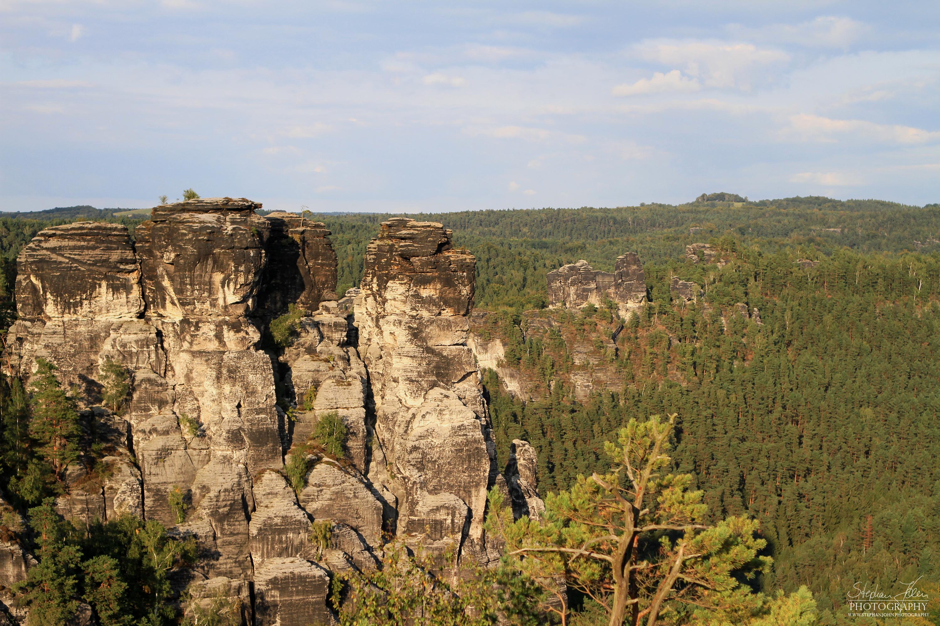 Blick von der Basteibrücke in Richtung Gans und Lokomotive