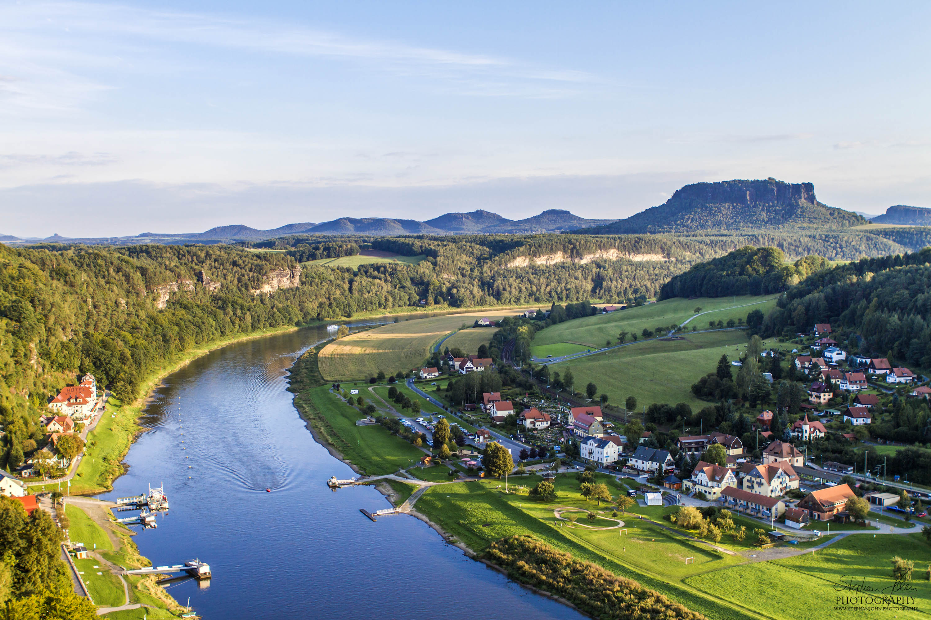 Blick auf den ort Rathen von der Bastei