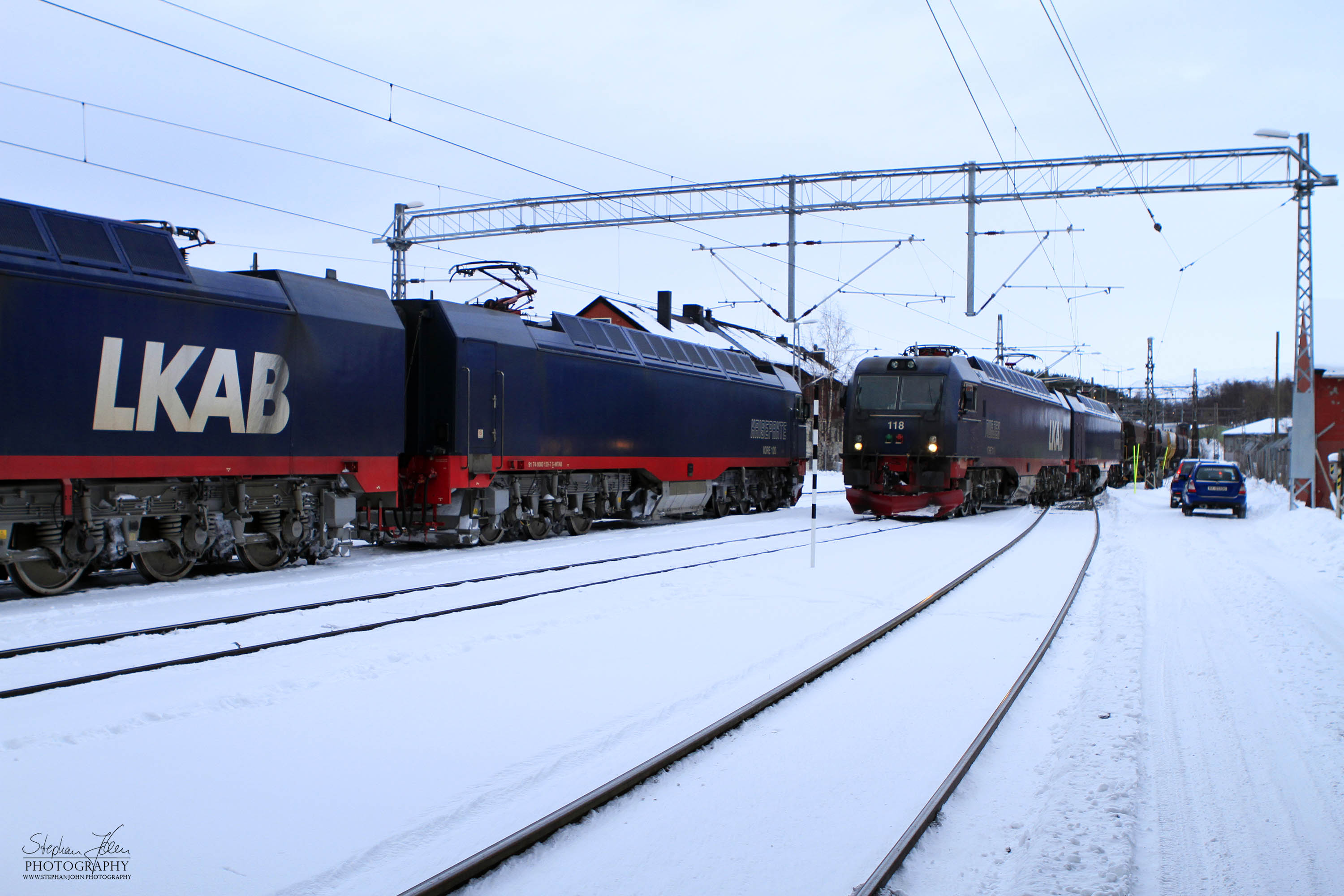 Einfahrt des Erzzuges 9914 am 16.03.2013 aus Kiruna im Entladebahnhof der LKAB in Narvik.