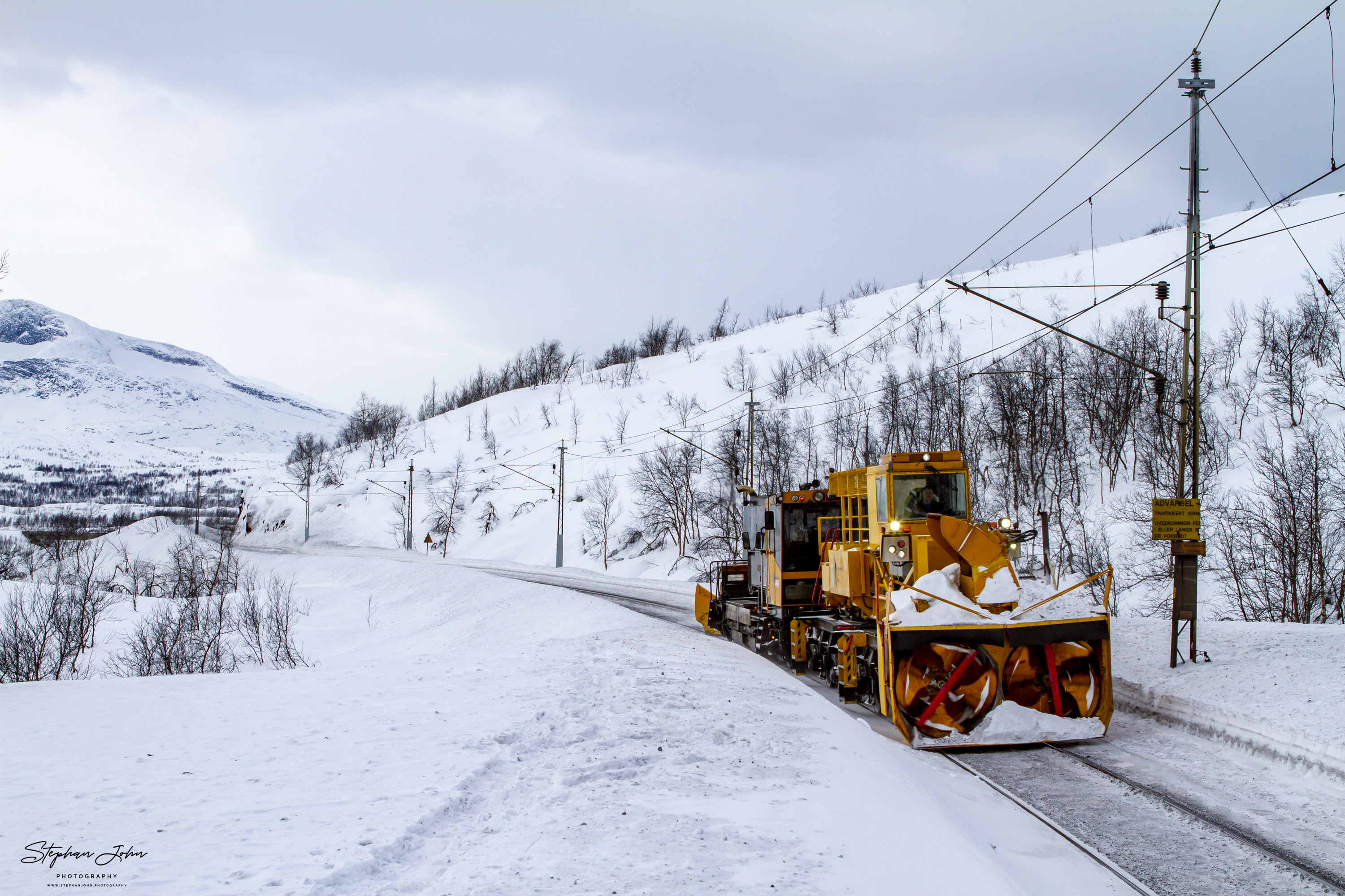 <p>Schneefräse in Richtung Narvik bei Haugfjell stasjon</p>