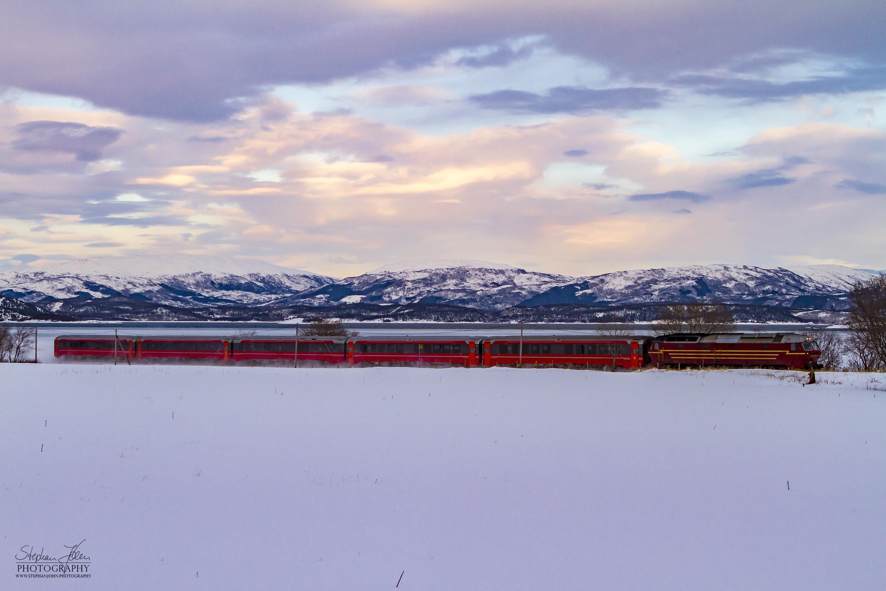 D 471 von Trondheim nach Bodø zwischen Fauske und Bodø am Skjerstadfjord