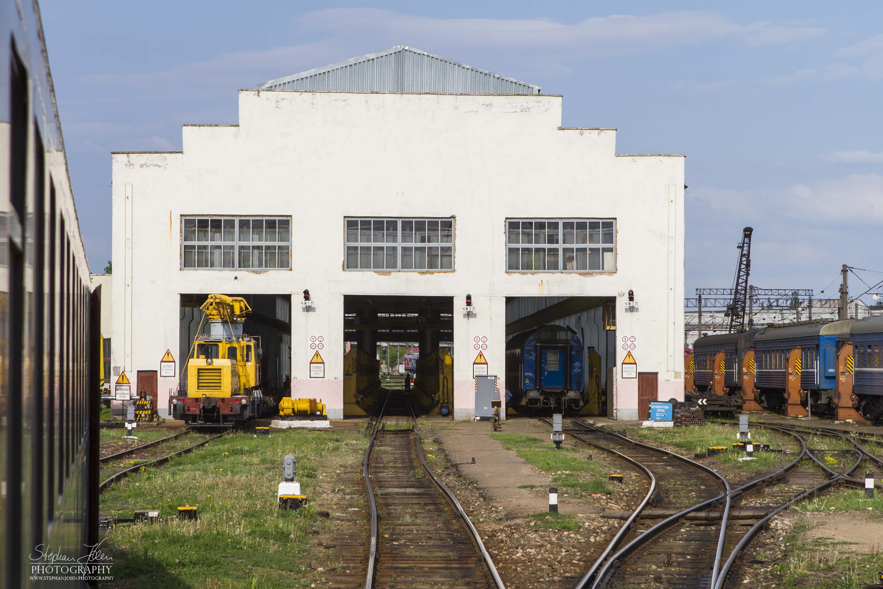 Einfahrt in die Umspurhalle in Brest