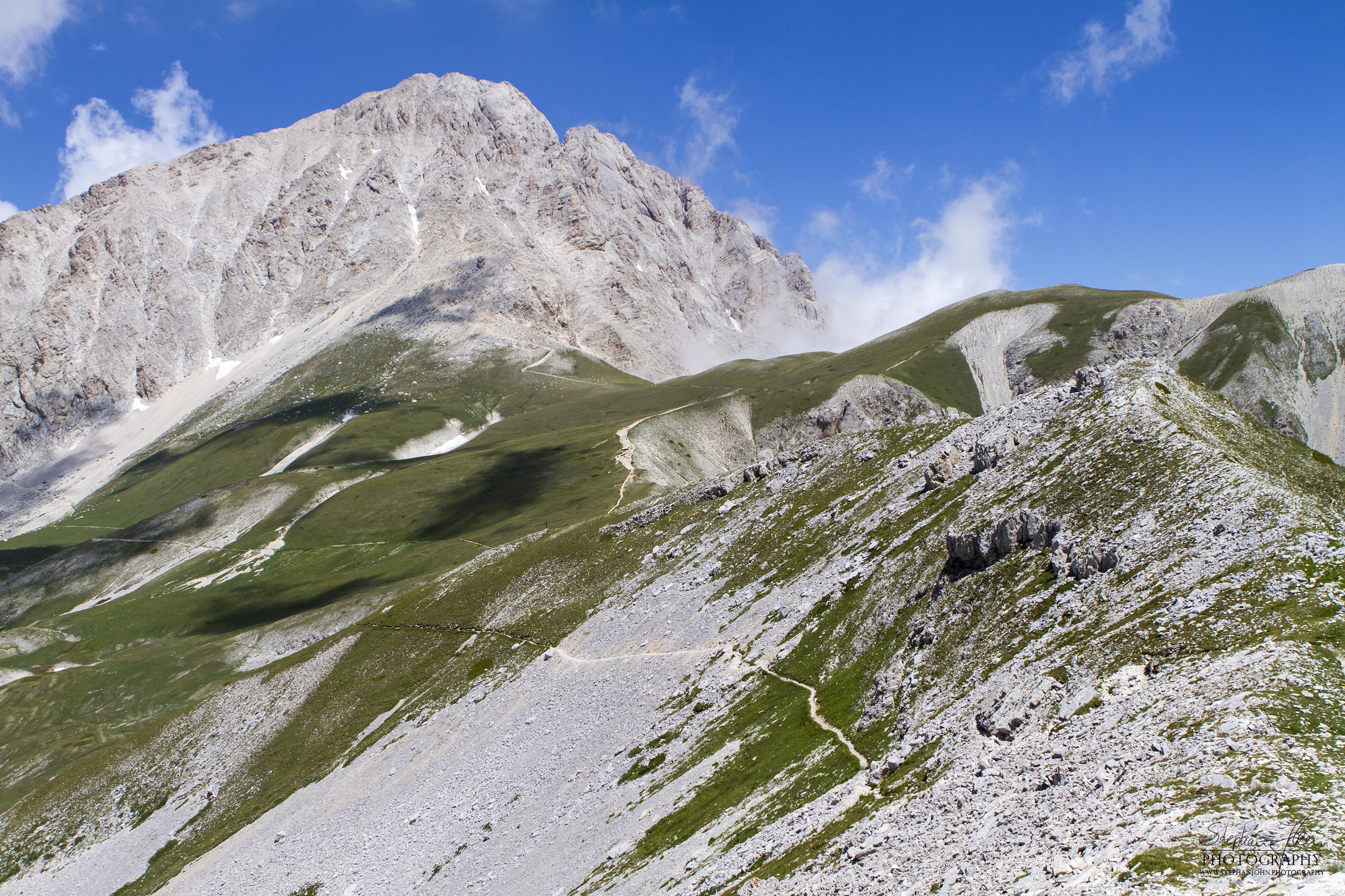 Blick auf den höchsten Berg der Abruzzen - den Gran Sasso Corno Grande 2.912 m hoch