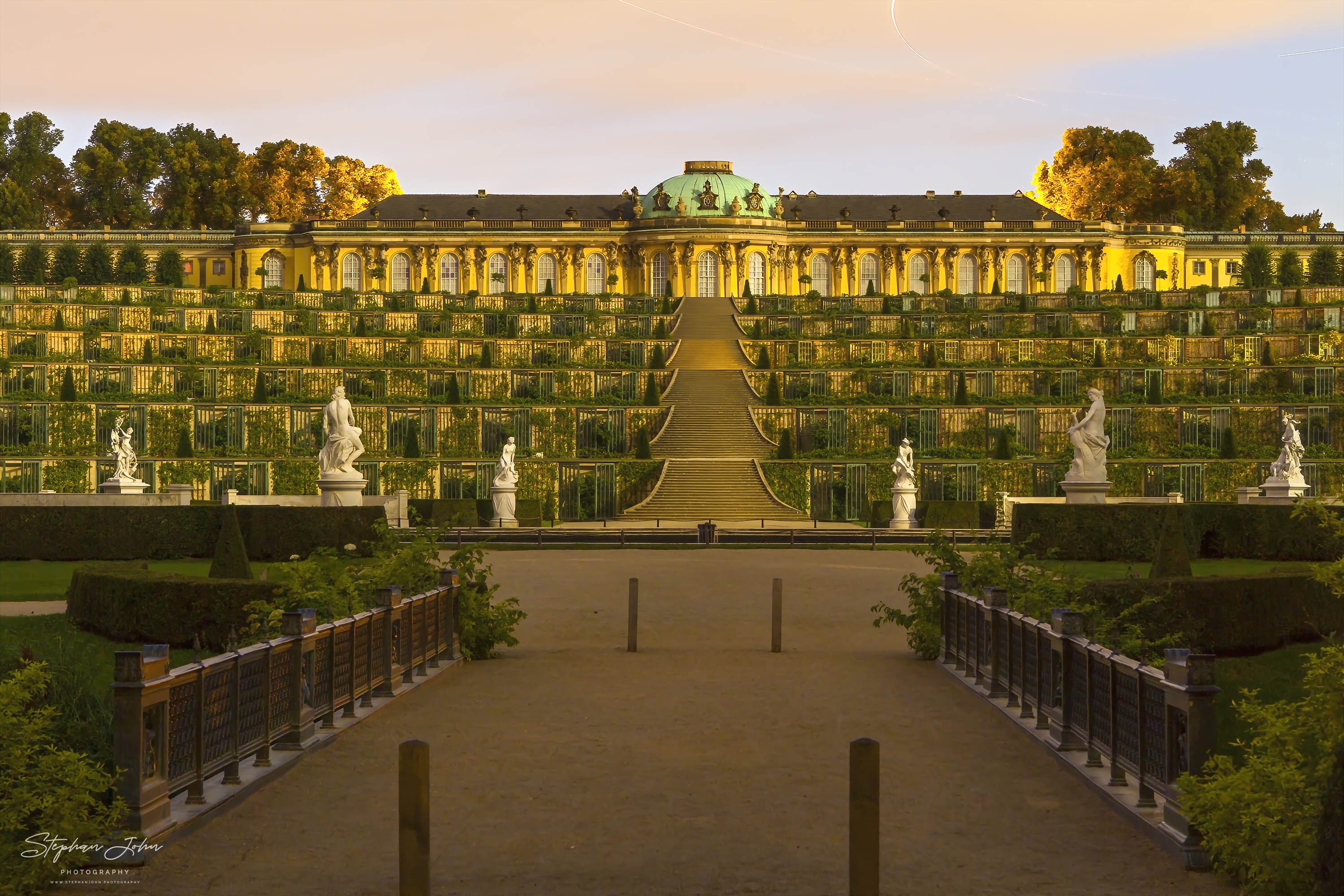 Schloss Sanssouci bei Nacht mit einer Langzeitbelichtung 