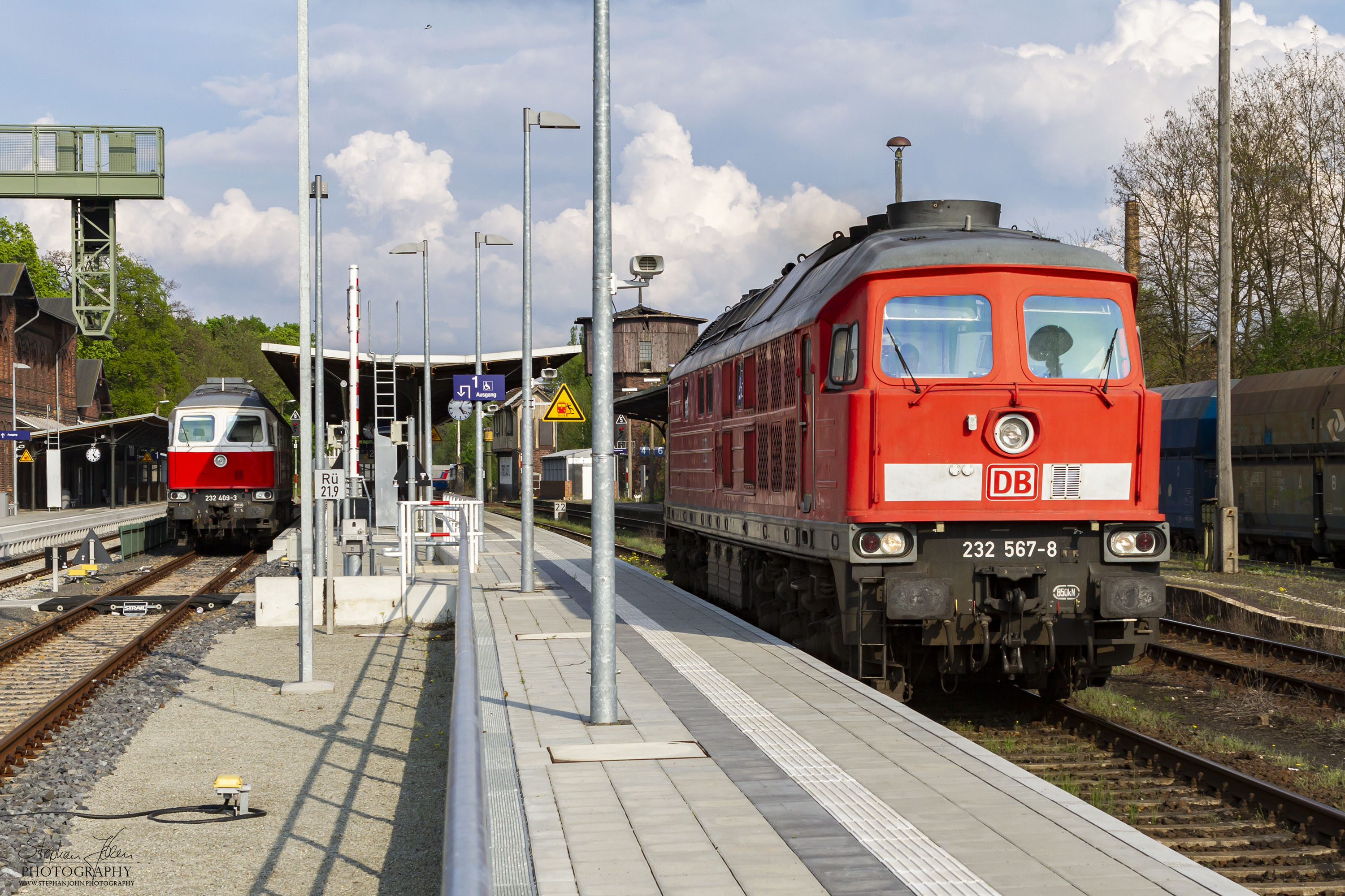 Zwei BR 232 Ludmilla warten in Forst auf den nächsten Einsatz