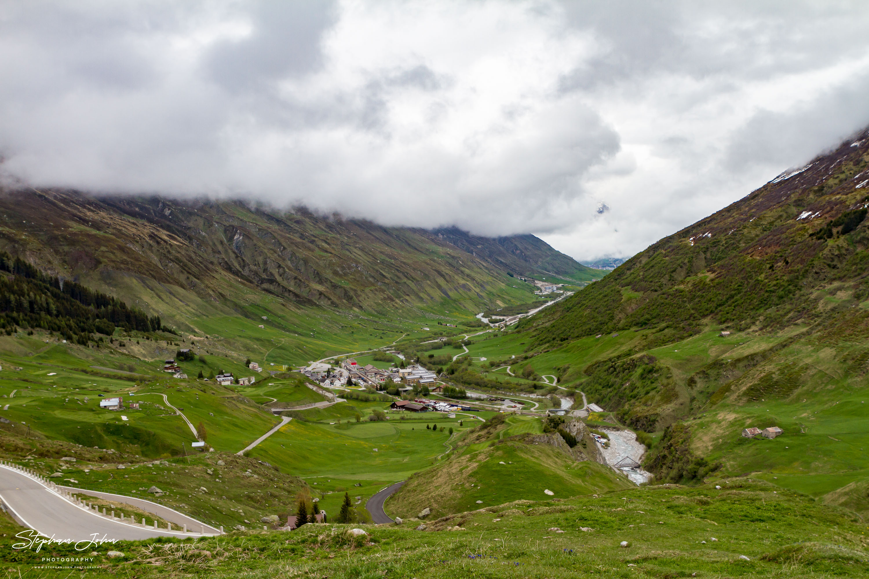 Blick von der Furkastraße auf Realp