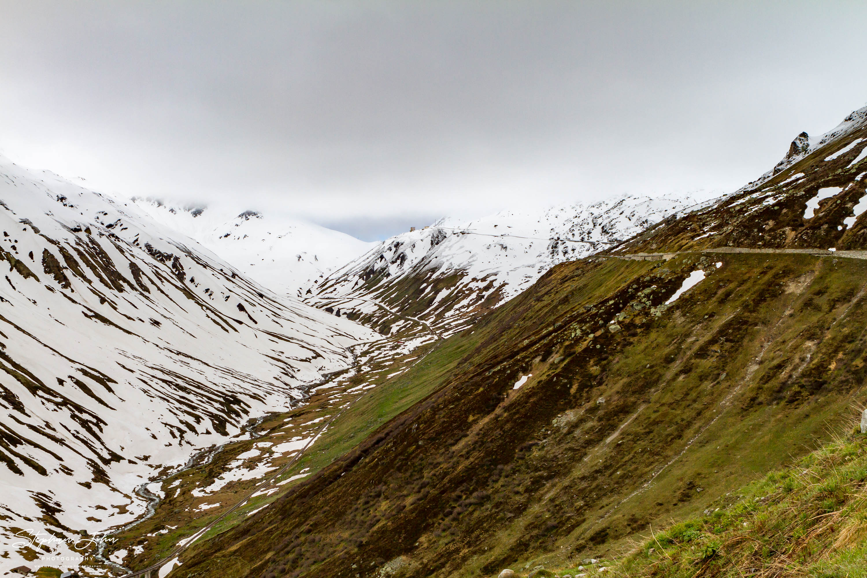 Blick von der Furkastraße in Richtung Furka Pass