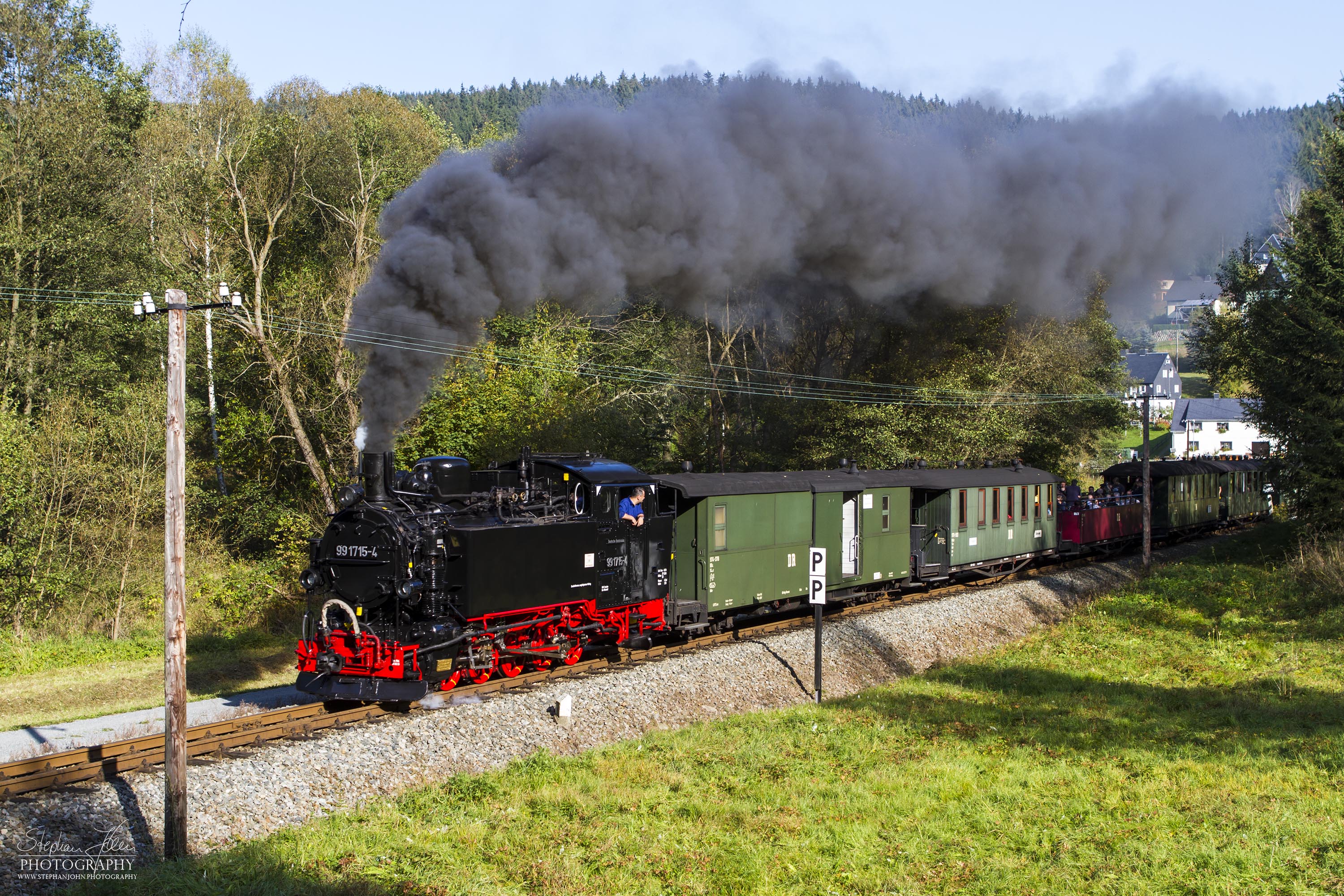 Zug 15 der Preßnitztalbahn von Steinbach nach Jöhstadt kurz nach Schmalzgrube