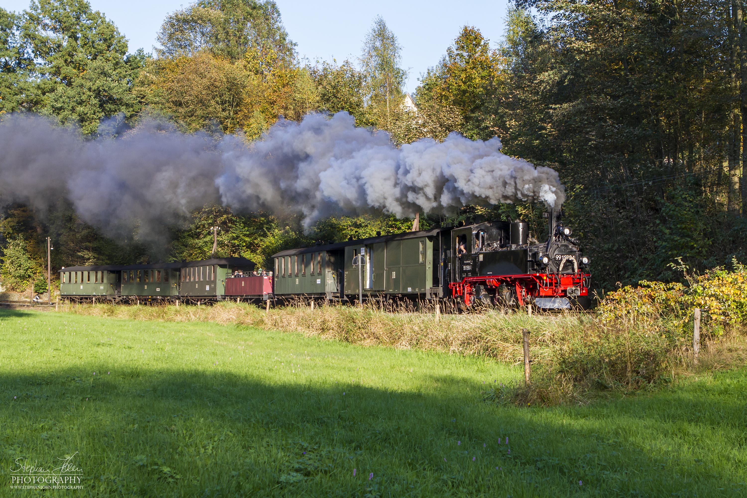 Zug 17 der Preßnitztalbahn von Steinbach nach Jöhstadt kurz nach Steinbach