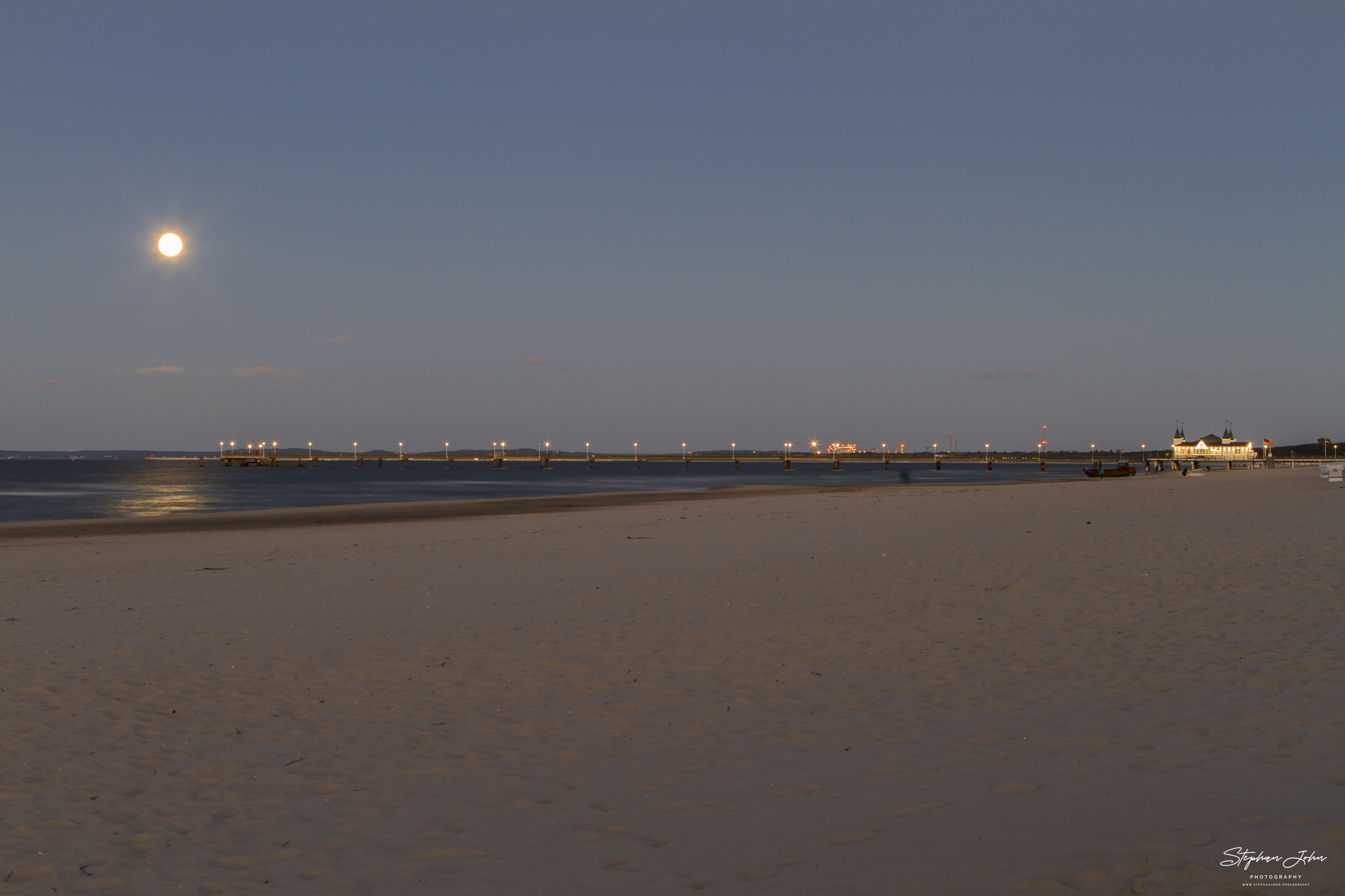 Seebrücke Ahlbeck am Abend