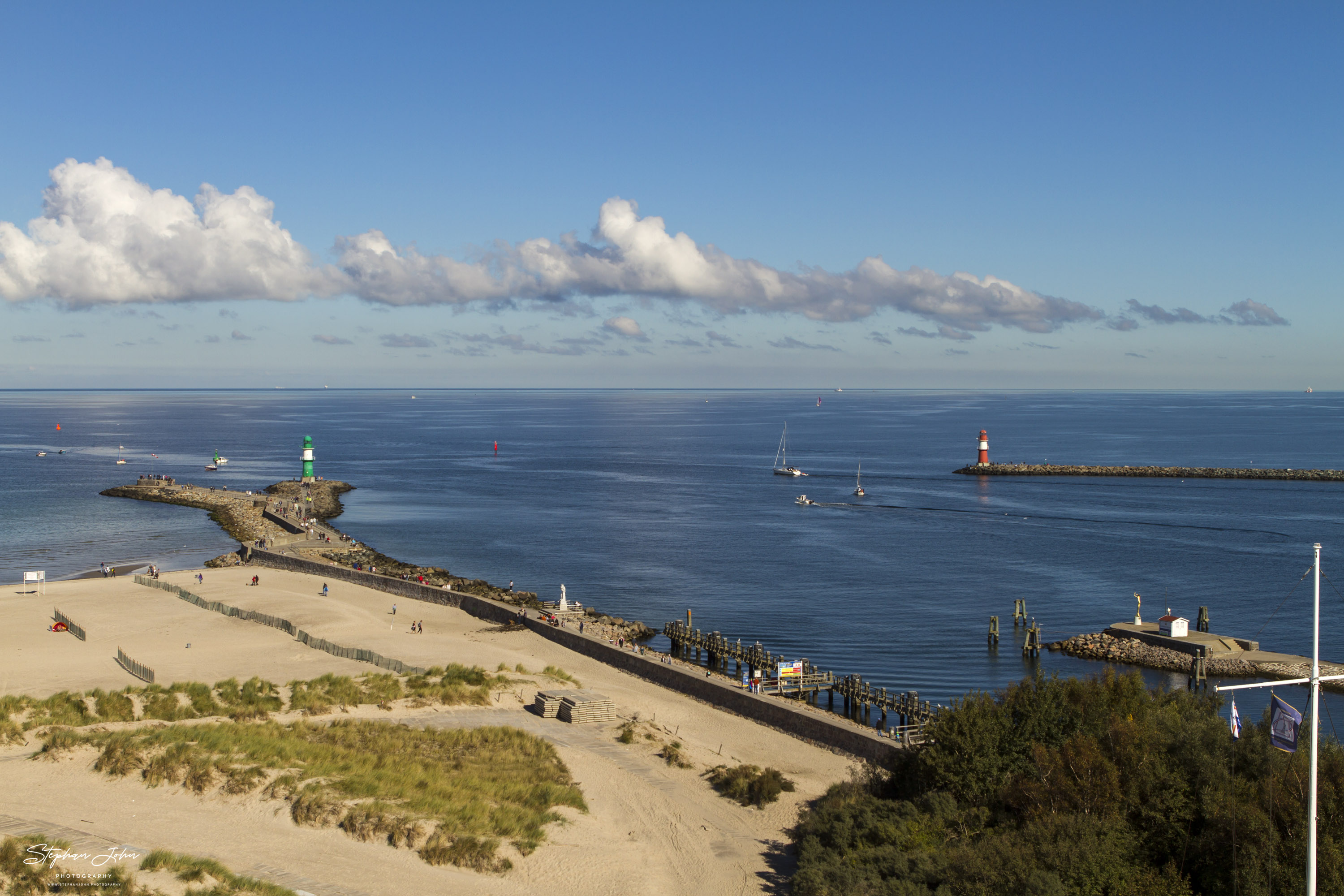 Hafeneinfahrt in Warnemünde