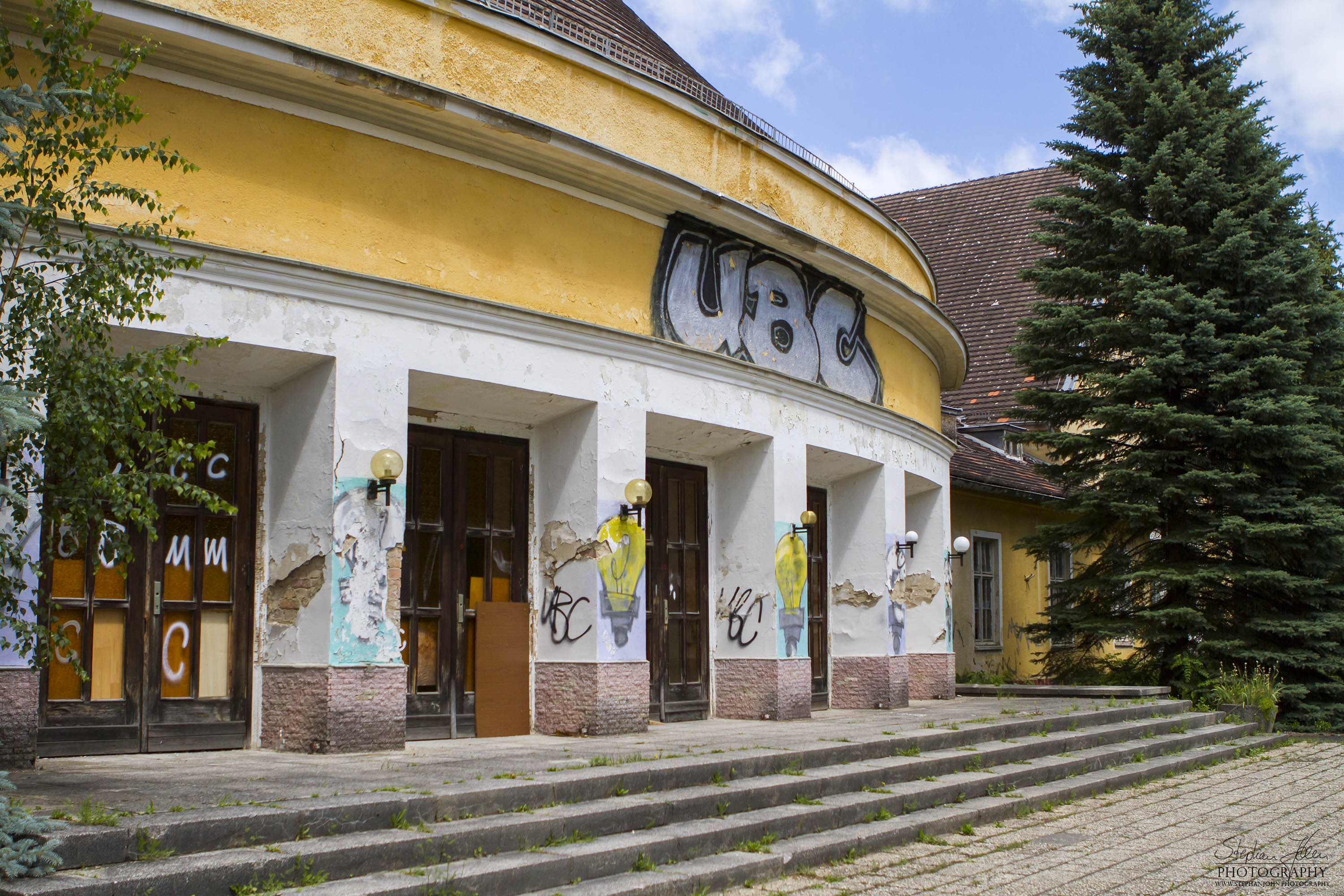 Eingang zum Theater der alten Offiziershäuser in Wünsdorf 