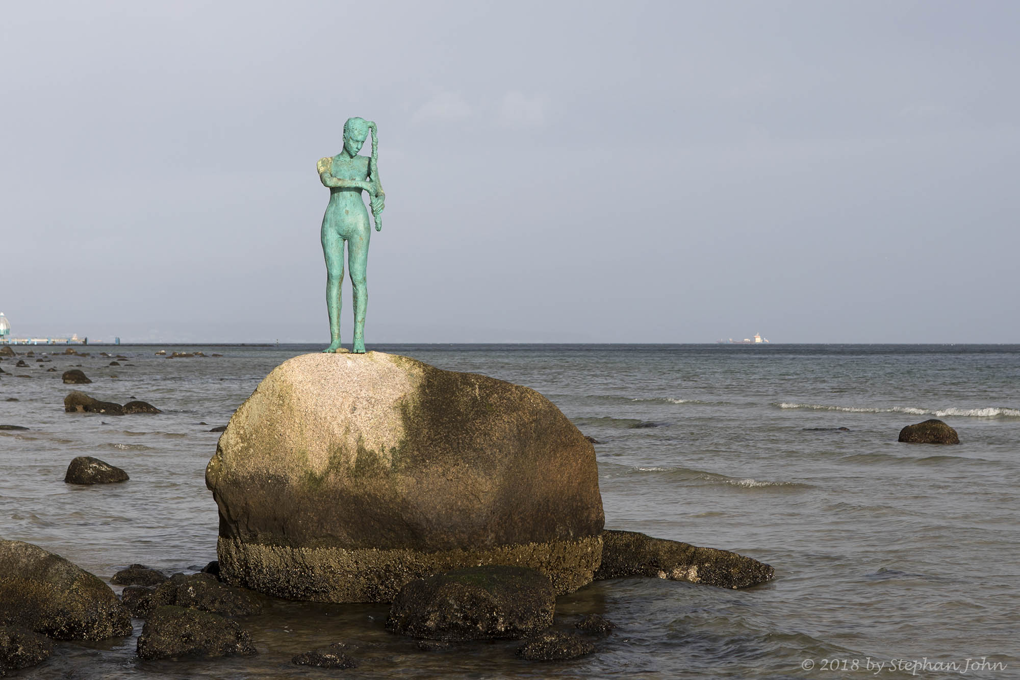 Skulptur Kaysa am Strand zwischen Baabe und Sellin auf der Insel Rügen