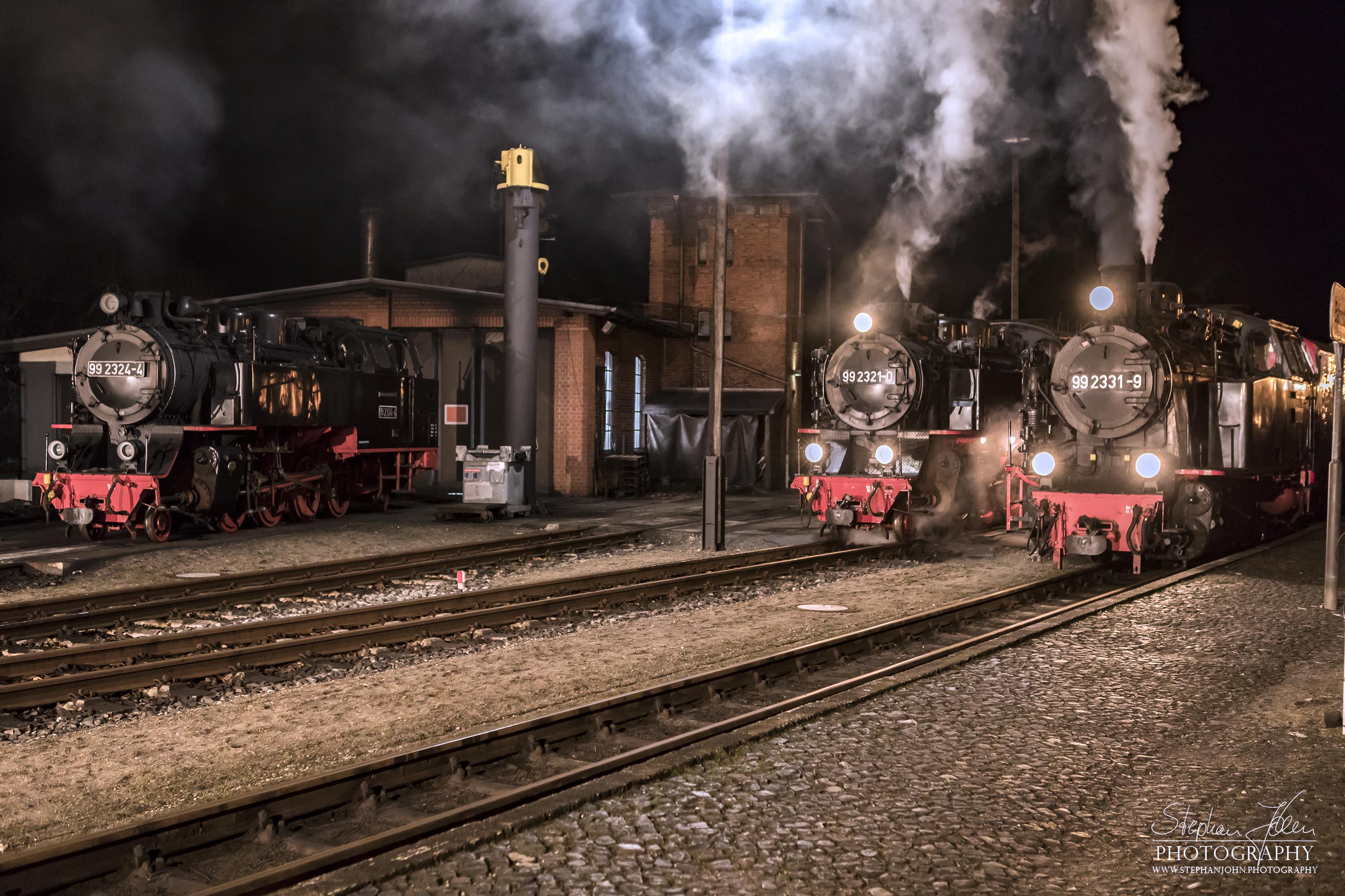 Lok 99 2324-4, 99 2321-0 und 99 2331-9 im Bahnhof Kühlungsborn West