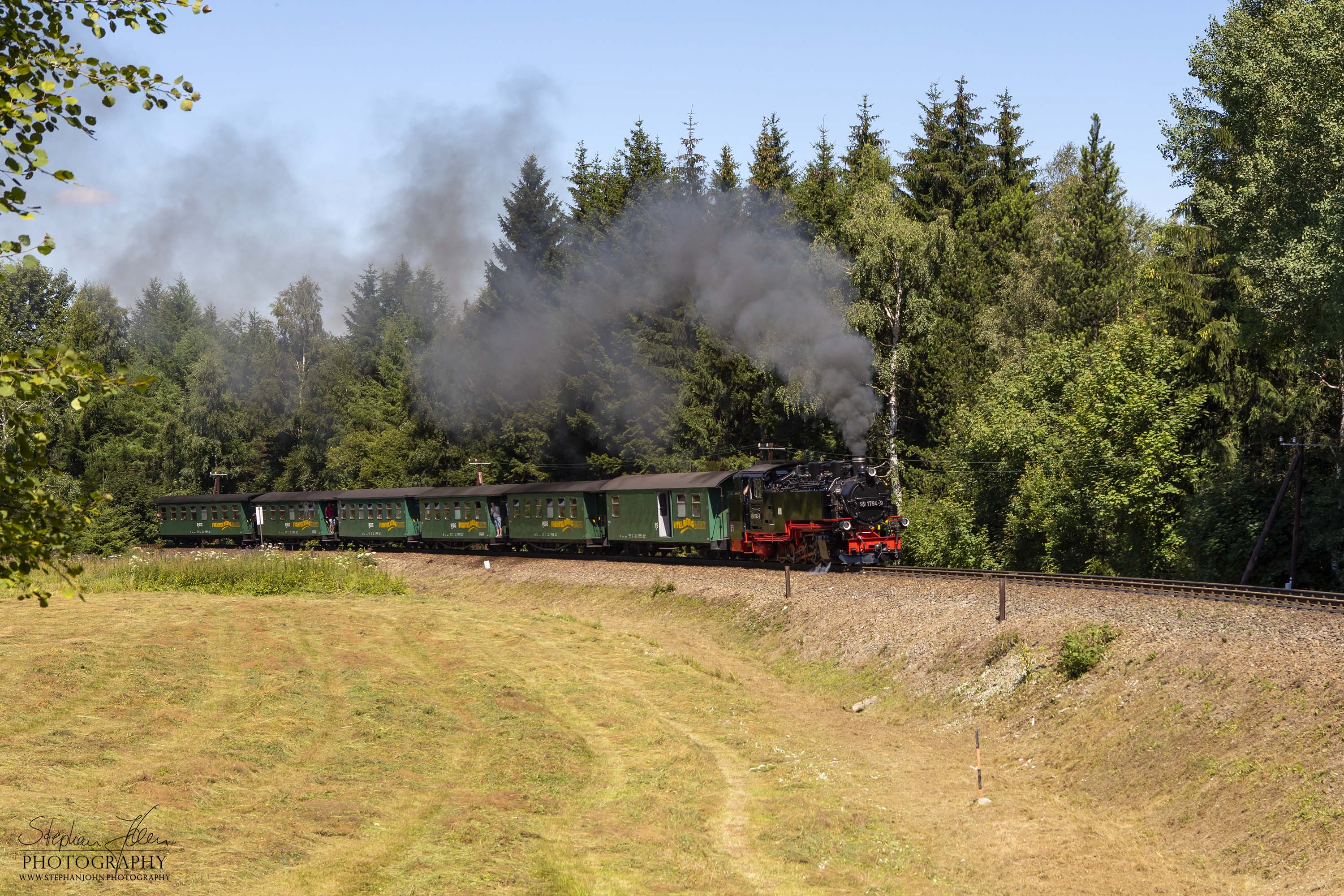 Zug P 1003 mit Lok 99 1794-9 von Cranzahl nach Oberwiesenthal kurz nach Kretscham-Rothensehma