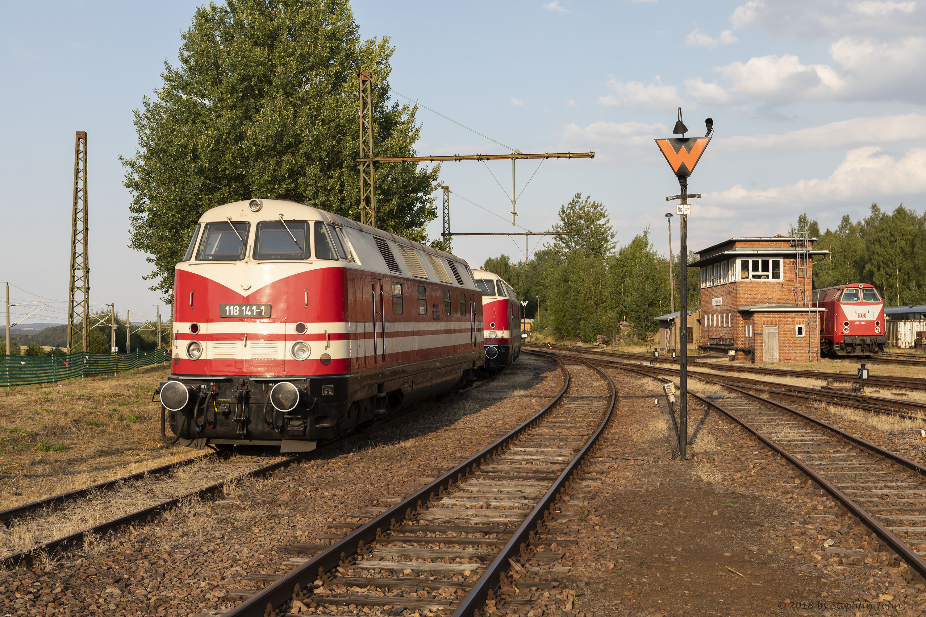 Abgestellte Lok 118 141-1 im BW Chemnitz-Hilbersdorf
