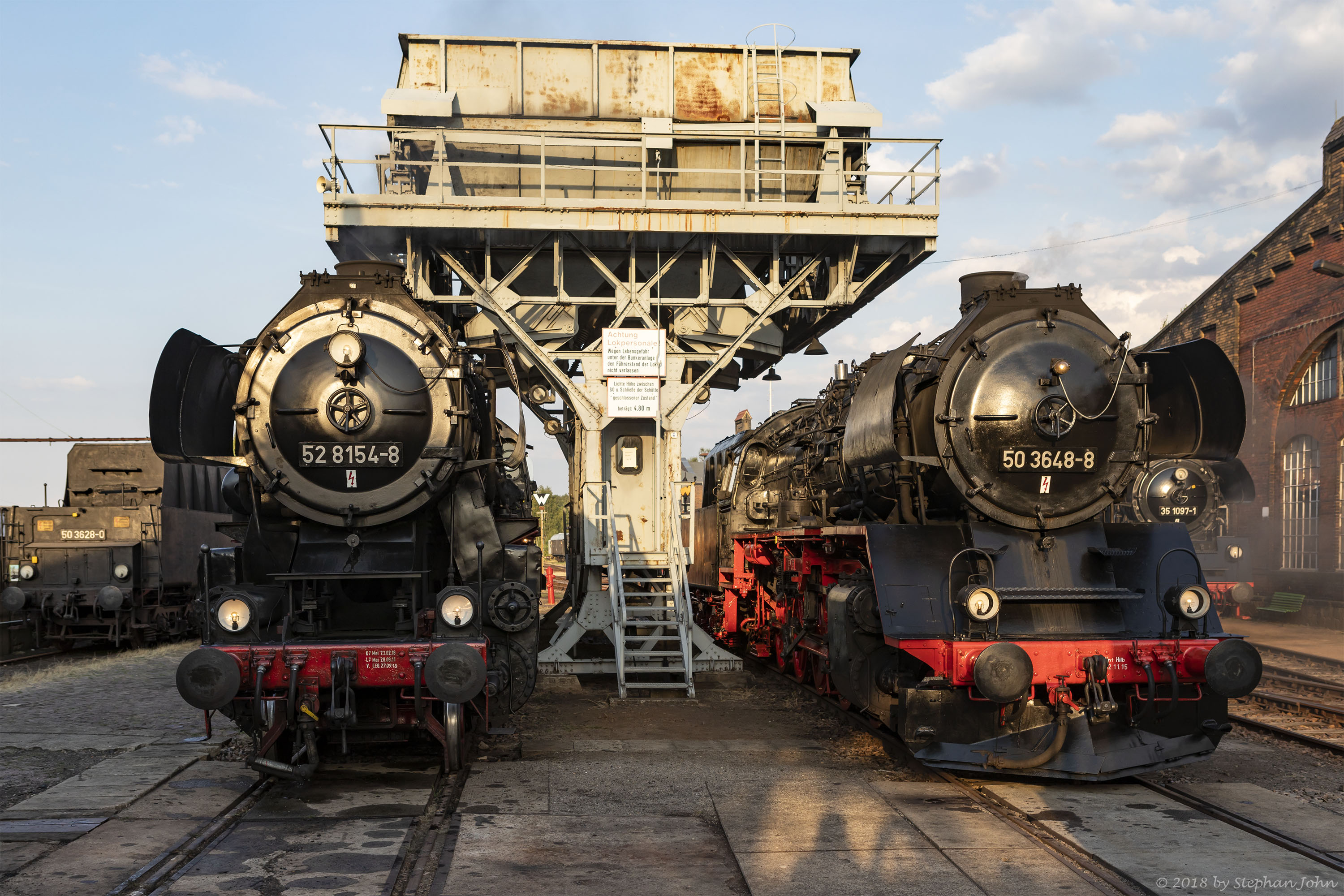 Lok 52 8154-8 und 50 3648-8 am Kohlebunker im Bw Chemnitz-Hilbersdorf