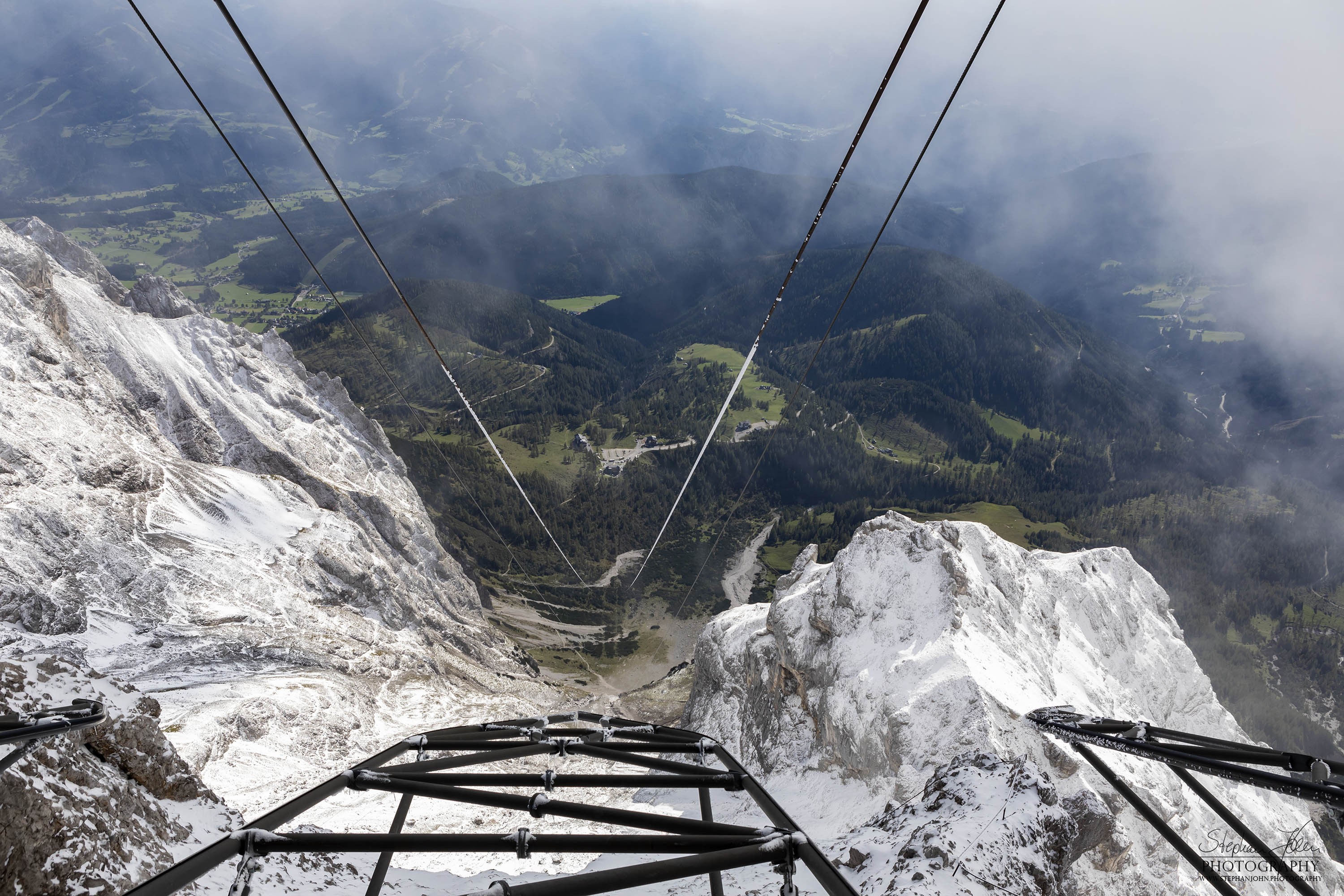 Blick aus der Bergstation der Seilbahn zur Talstation