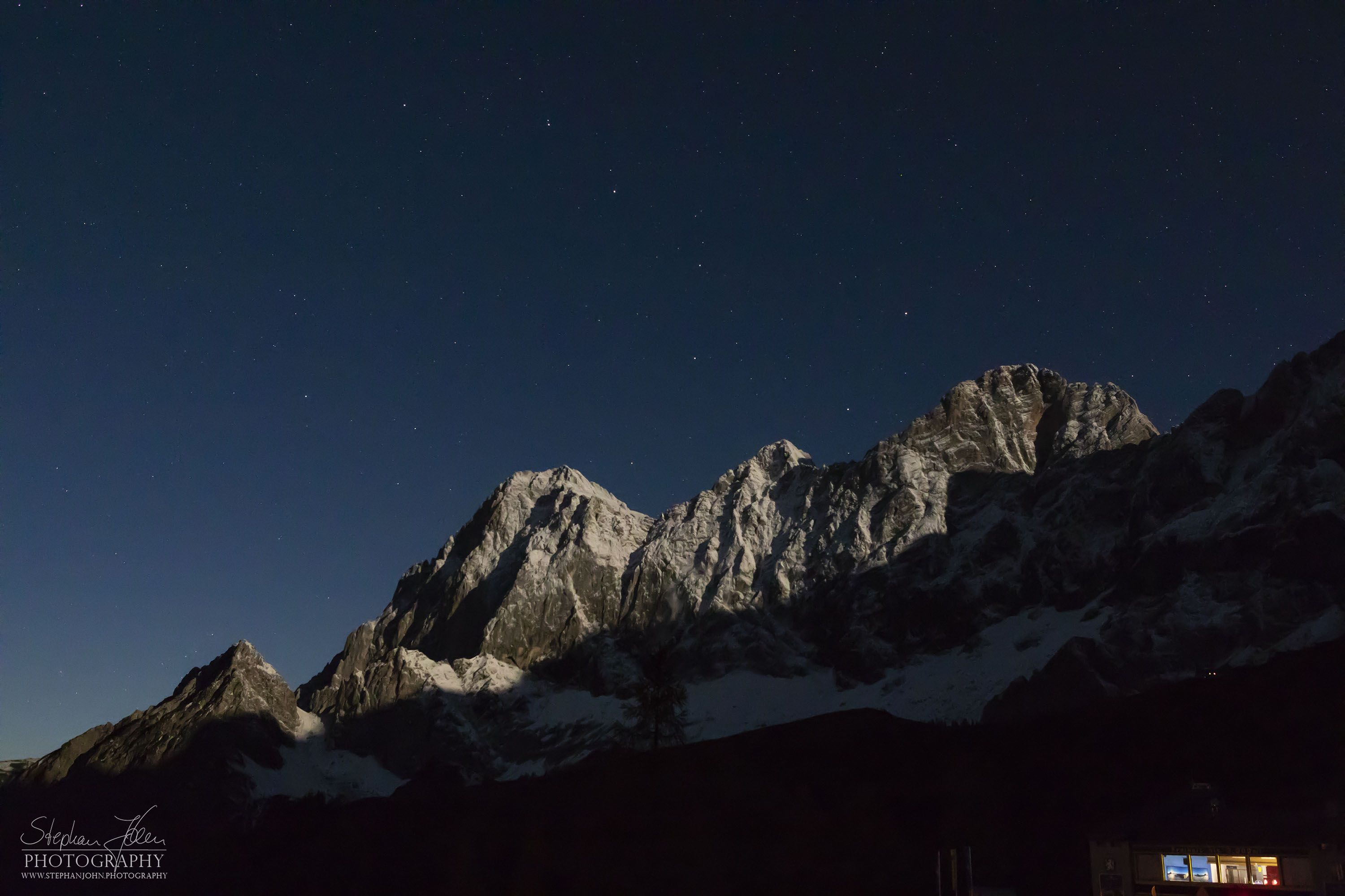 Dachsteinmassiv bei Vollmond mit dem Sternbild 