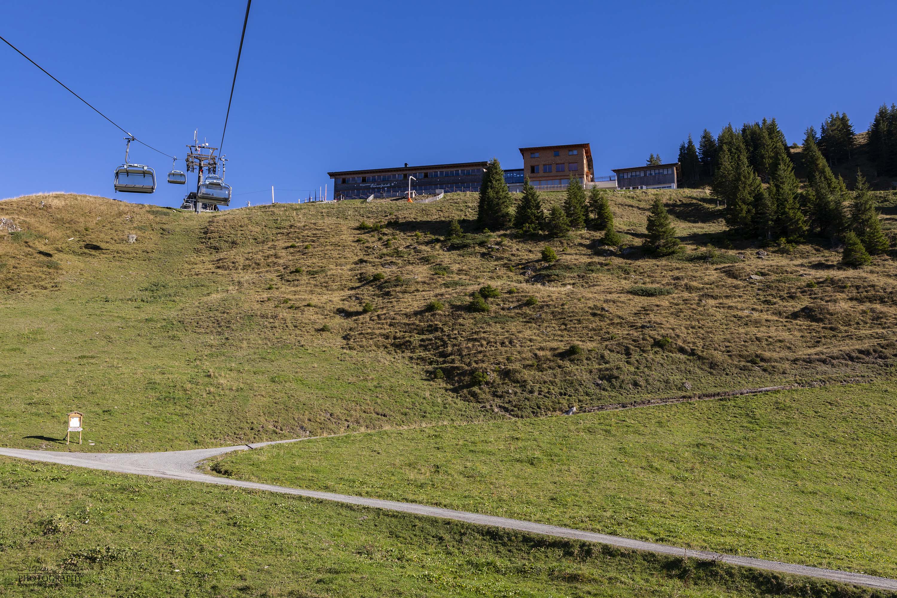 Blick aus dem Sessellift zum Berggasthof Elsenalpstube