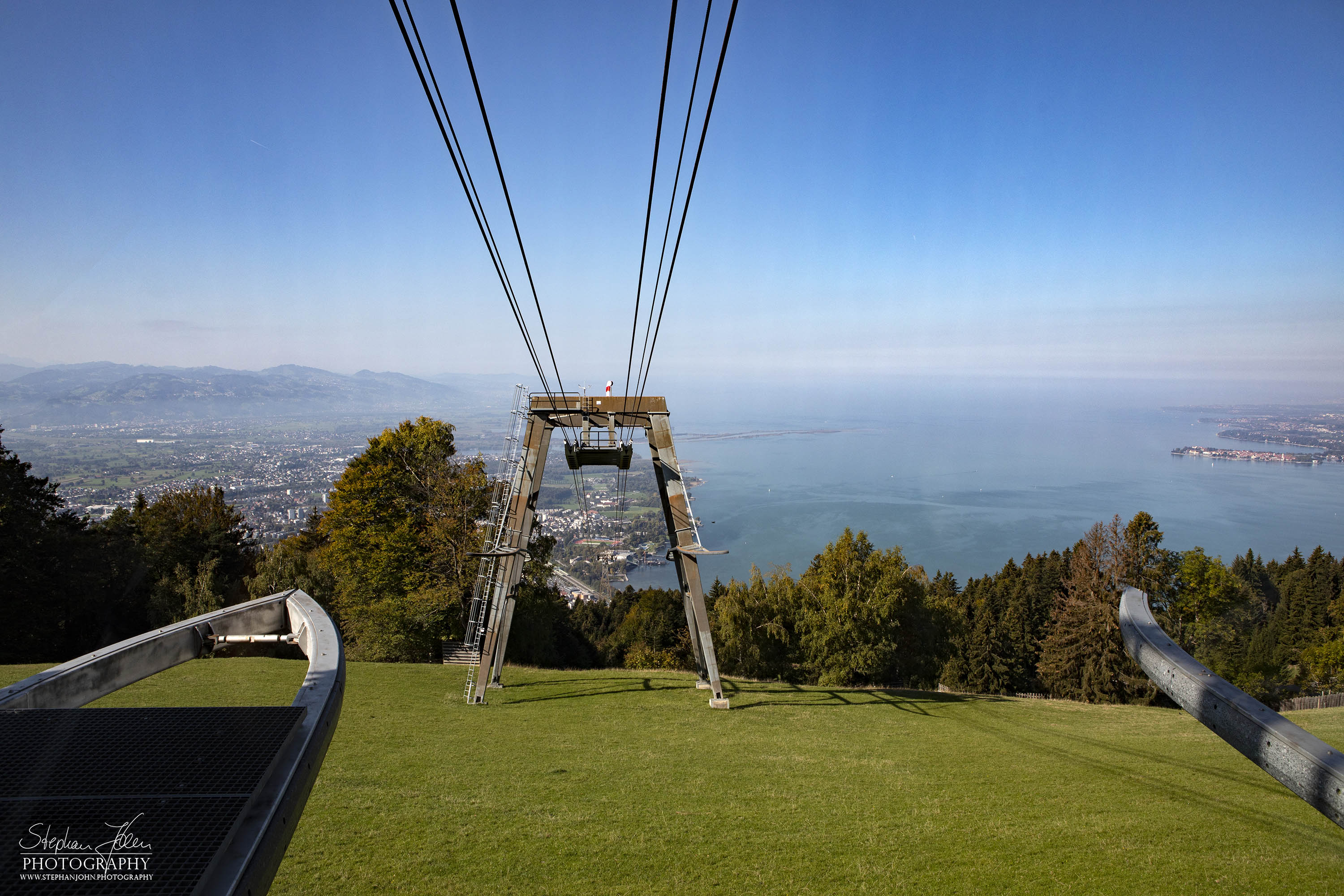 Blick aus der Seilbahn in Richtung Bregenz und Bodensee