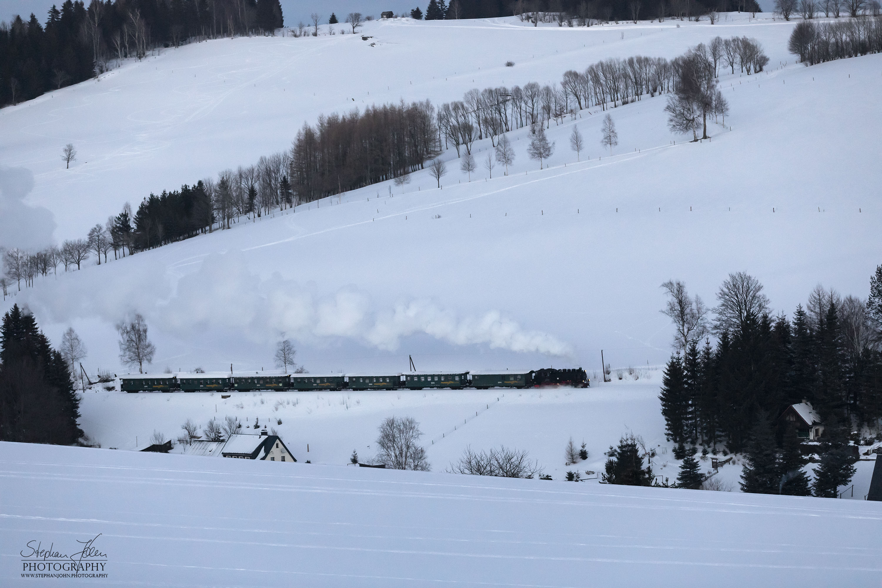 P 1009 mit Lok 99 1772-5 kurz dampft dem Bahnhof Neudorf entgegen