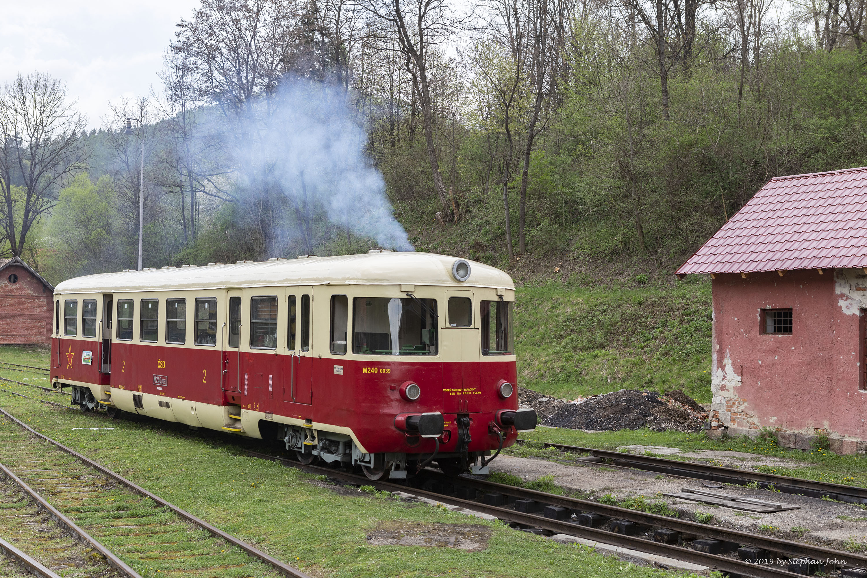 <p>Triebwagen M240 0039 im Bahnhof Tisovec</p>