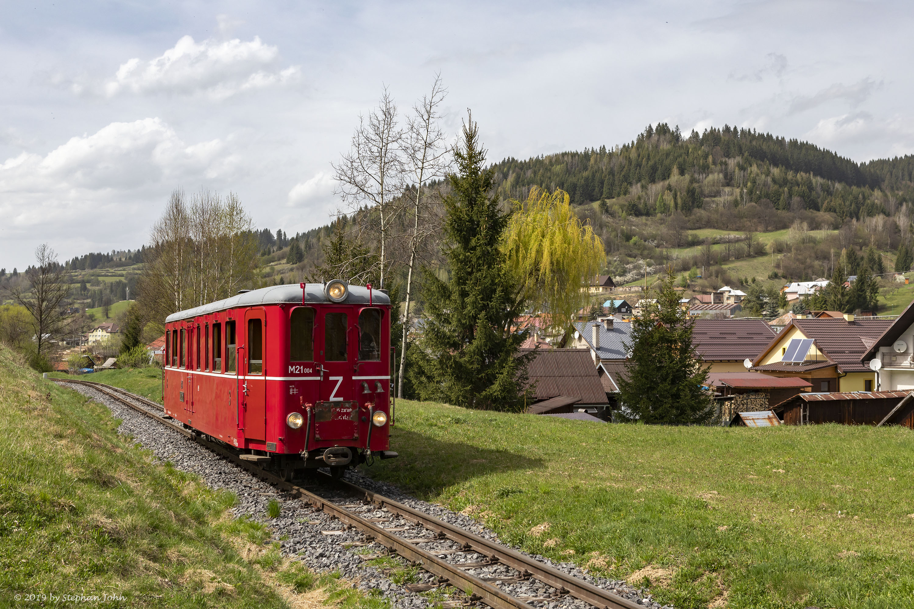 <p>Triebwagen M21.004 (Hersteller Tatra Kopřivnice) bei der Waldbahn in Čierny Balog</p>