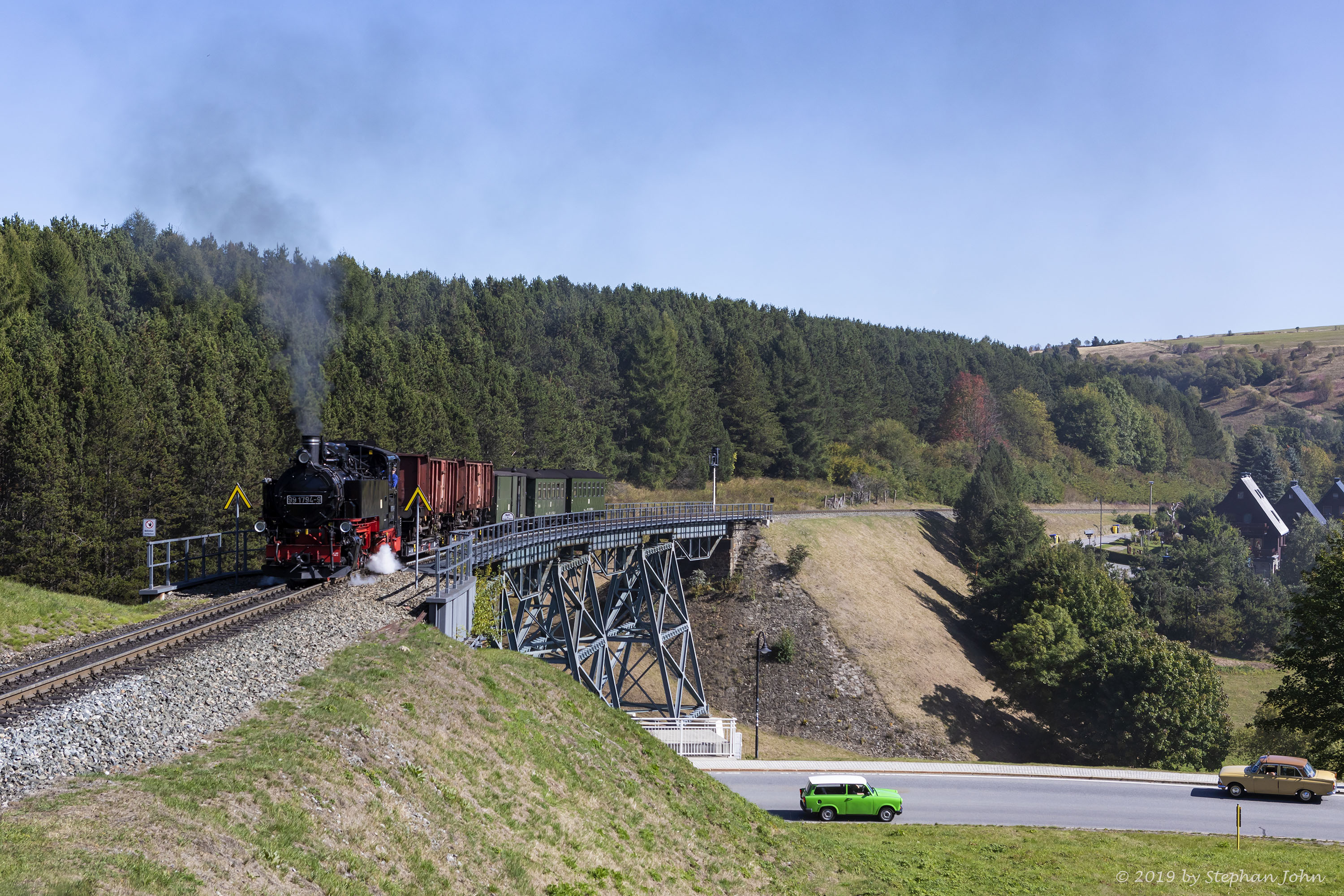 <p>GmP 9009 von Cranzahl nach Oberwiesenthal erreicht den Endbahnhof</p>
