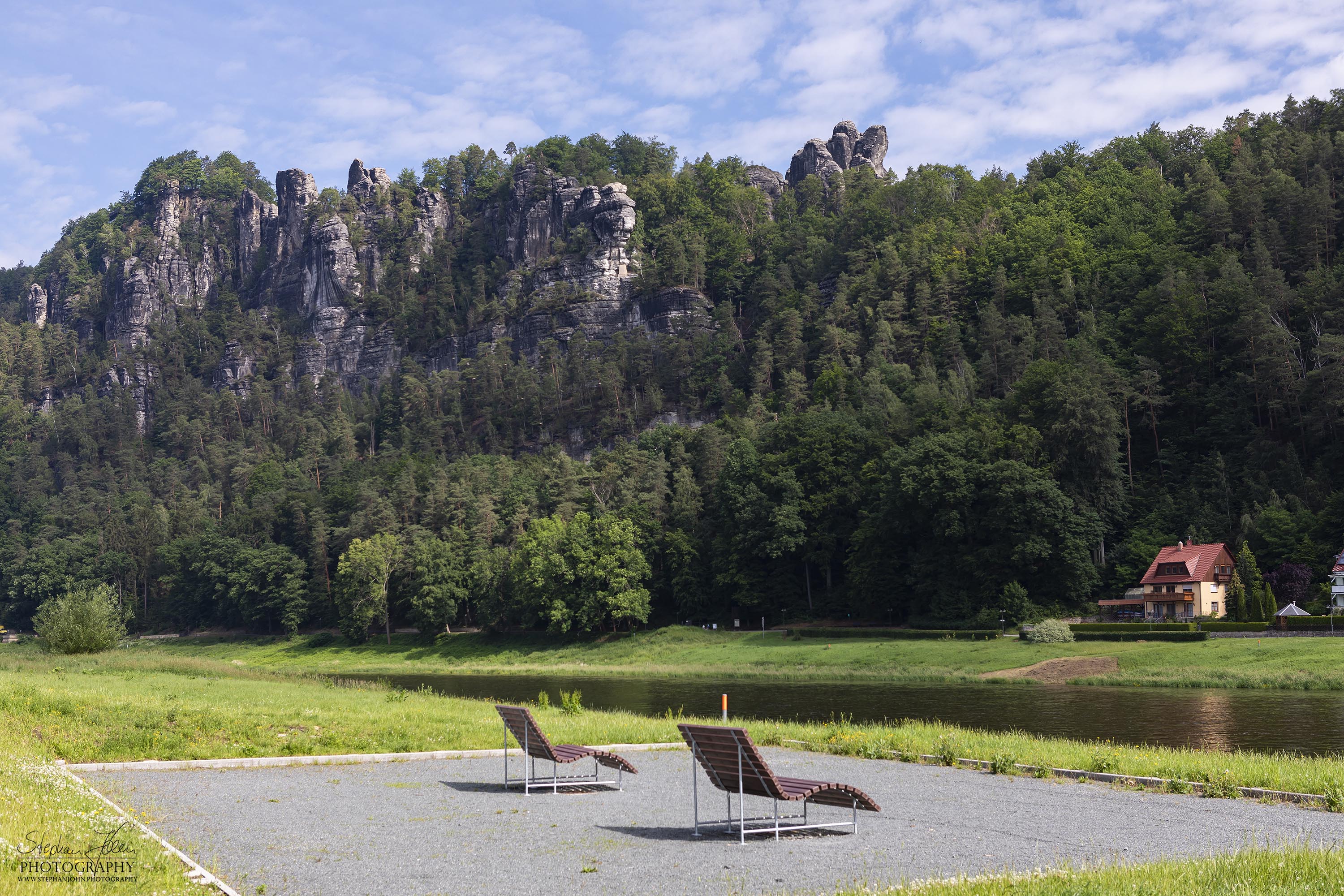 Blick von der Anlegestelle Rathen zur Bastei