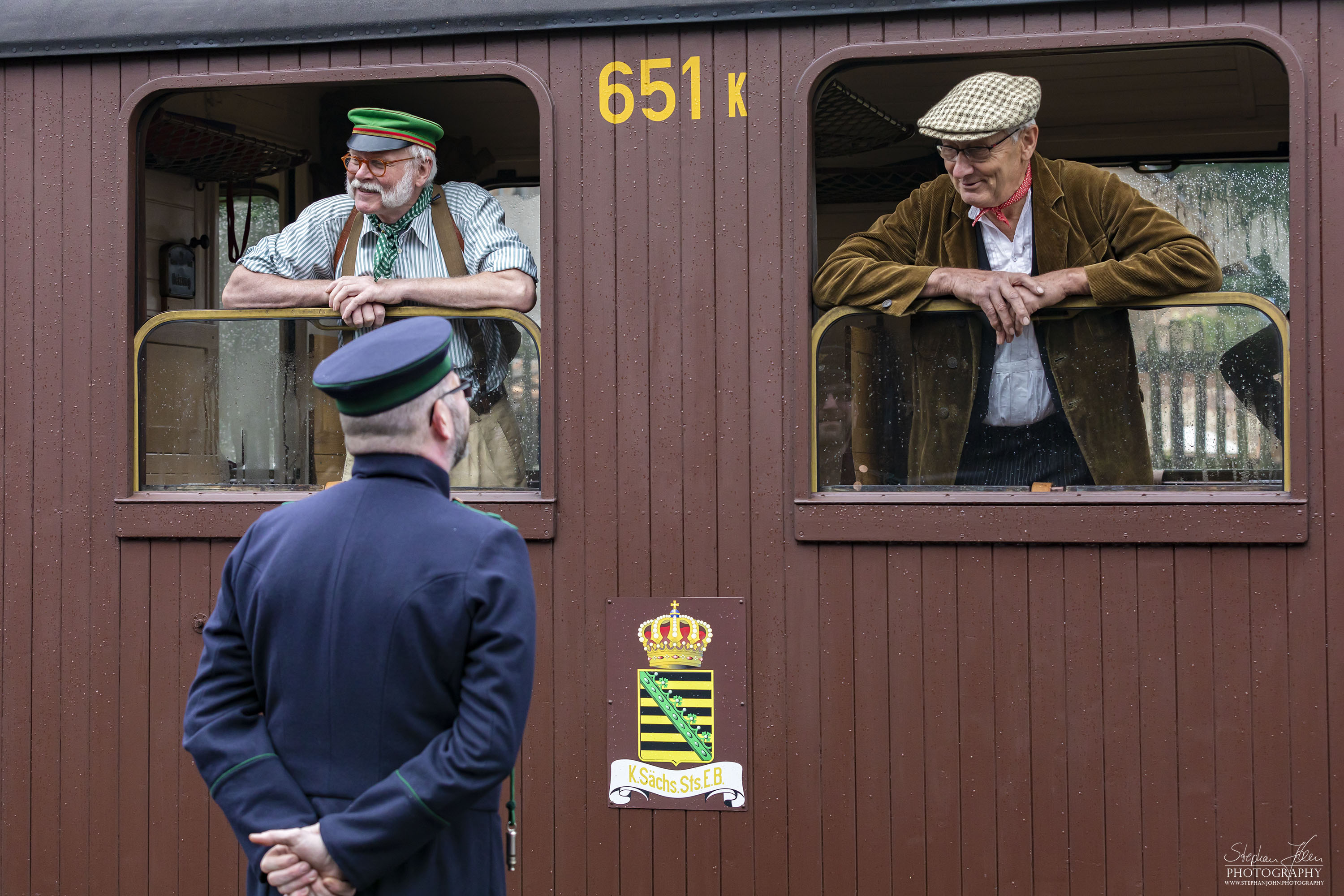 Kurzer Plausch mit dem Bahnpersonal