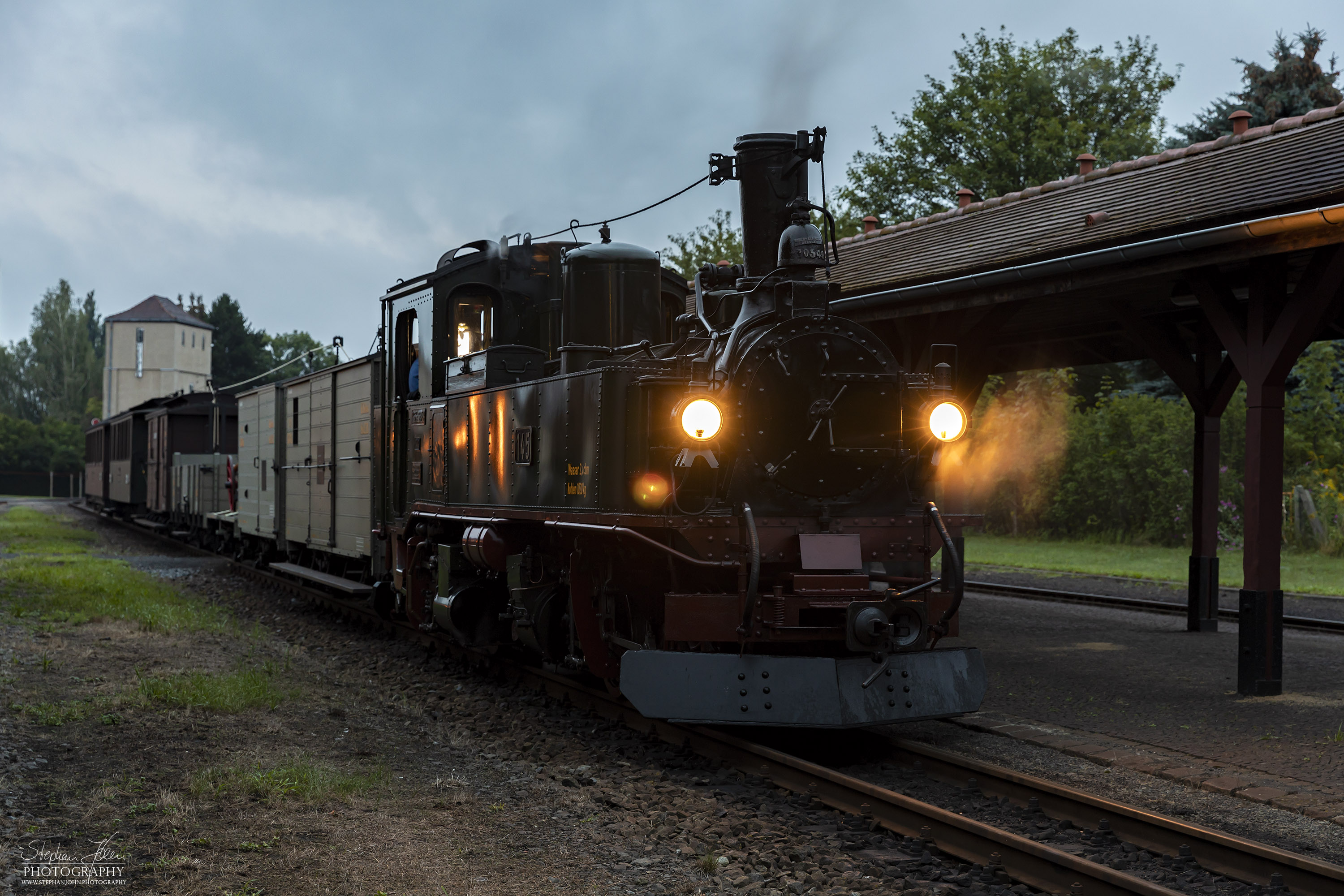 GmP 400 steht früh morgens in Zittau Vorstadt und wartet auf die Weiterfahrt nach Bertsdorf.