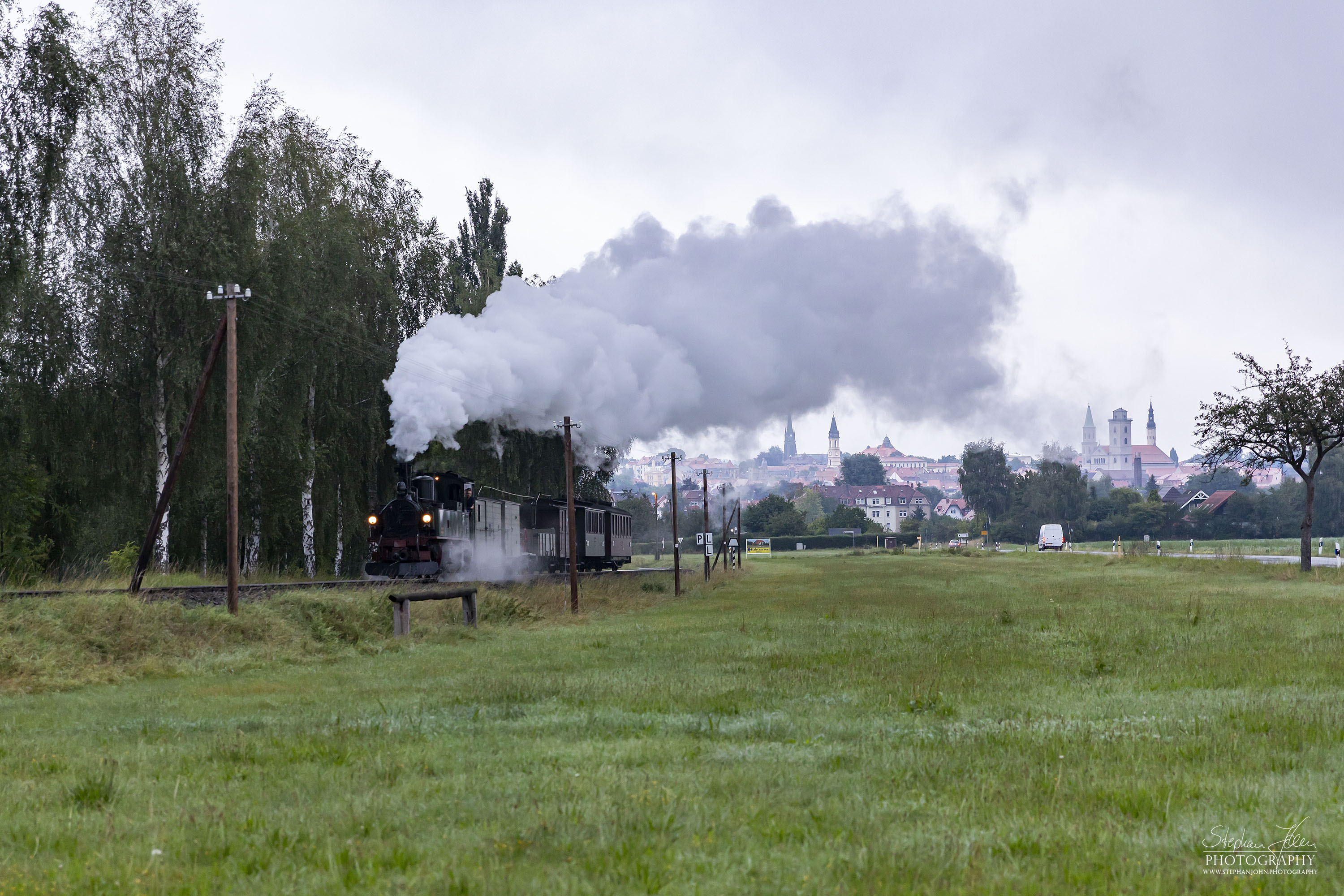 GmP 400 hat Zittau verlassen und dampft in Richtung Bertsdorf