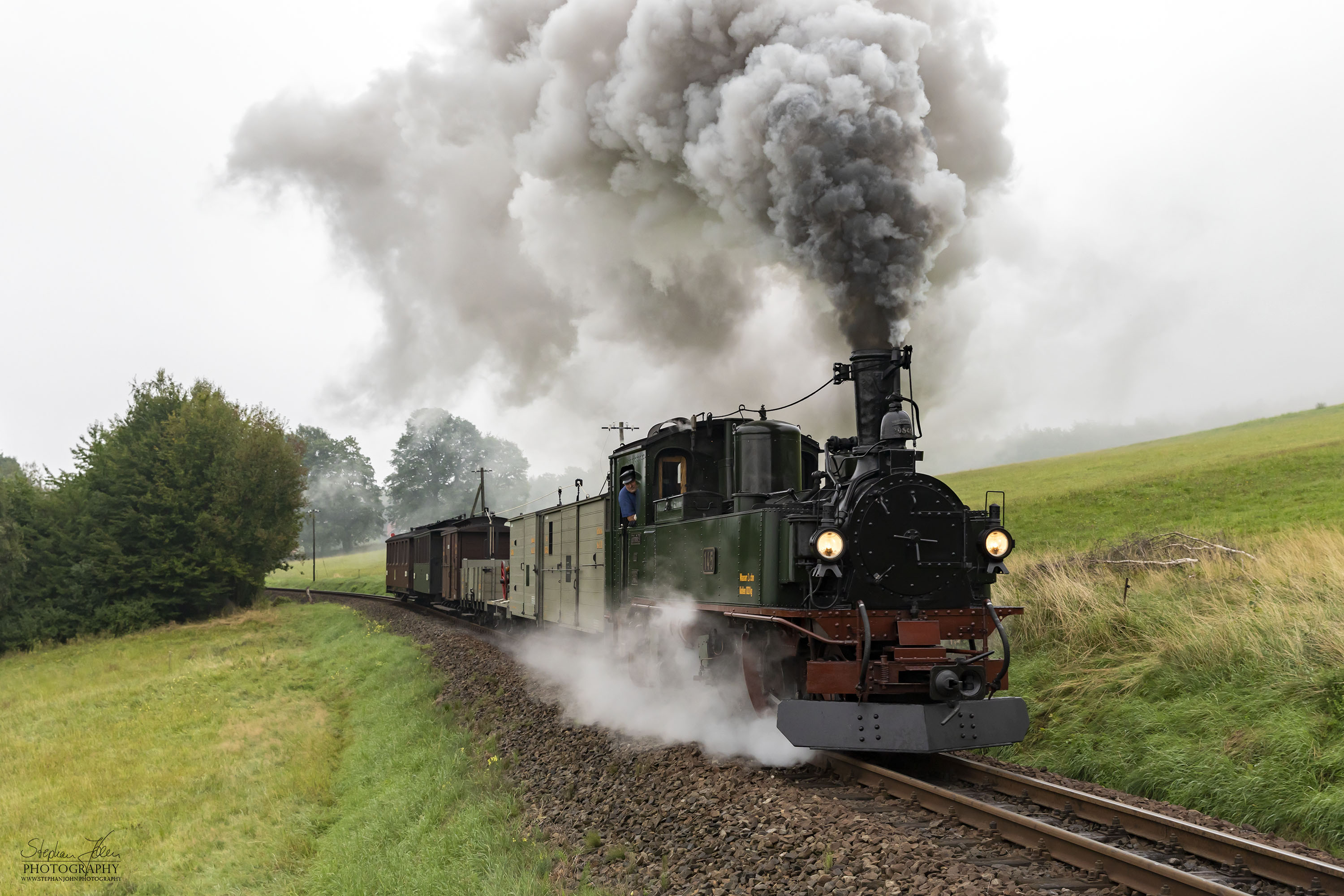 GmP 400 dampft zum Bahnhof Johnsdorf