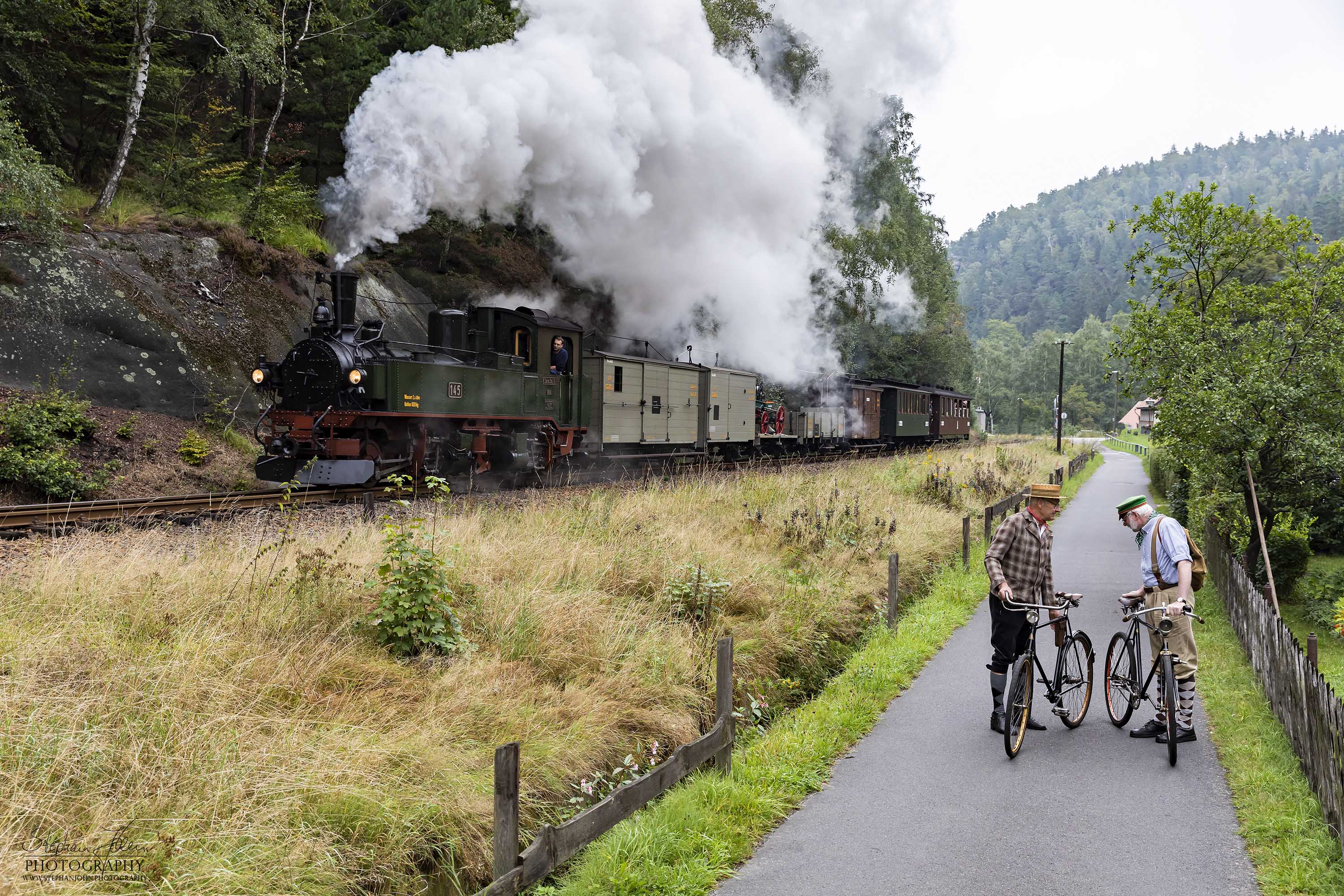 GmP 402 von Bertsdorf nach Oybin erreicht den Endbahnhof Oybin