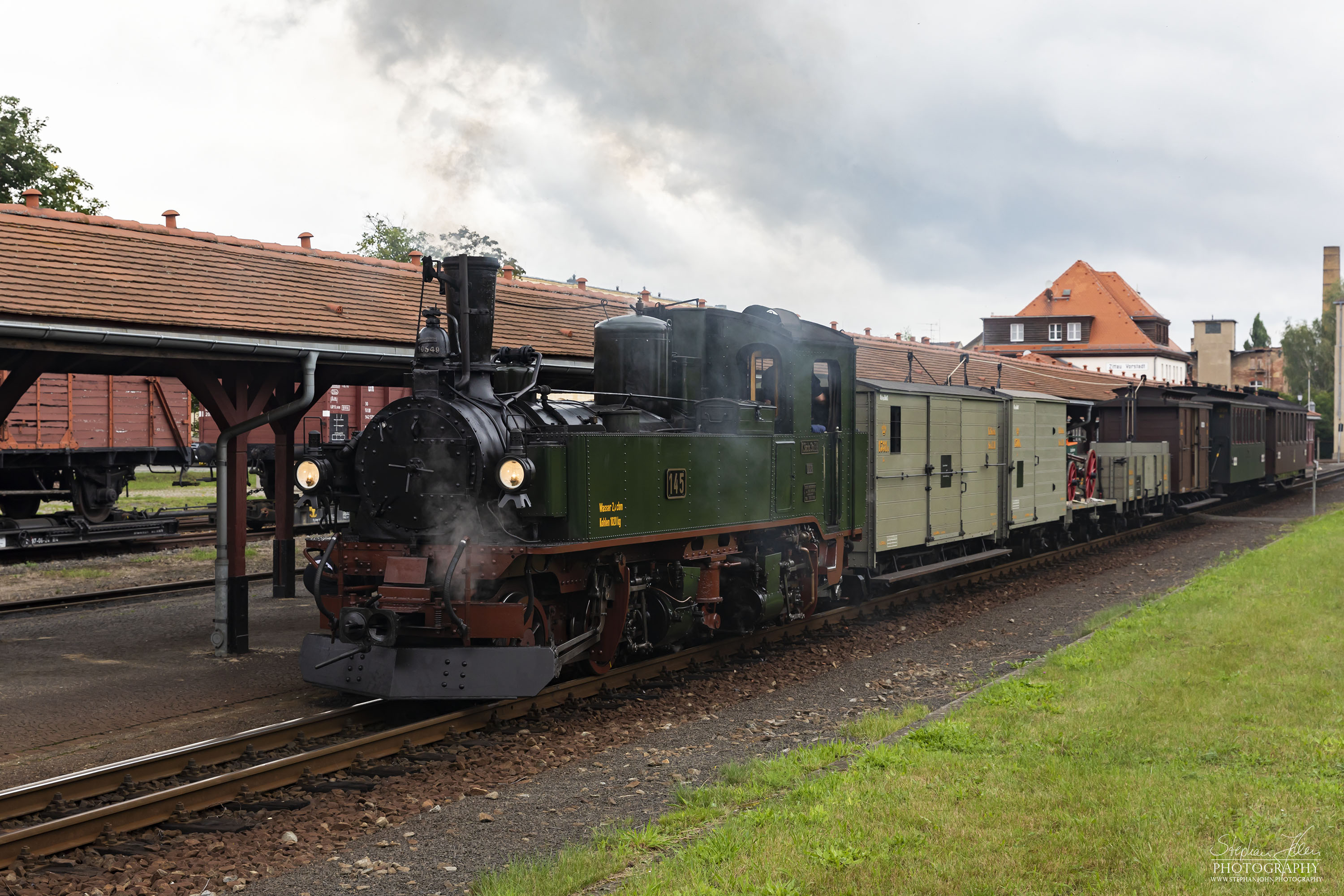 GmP 404 steht abfahrbereit im Bahnhof Zittau Vorstadt