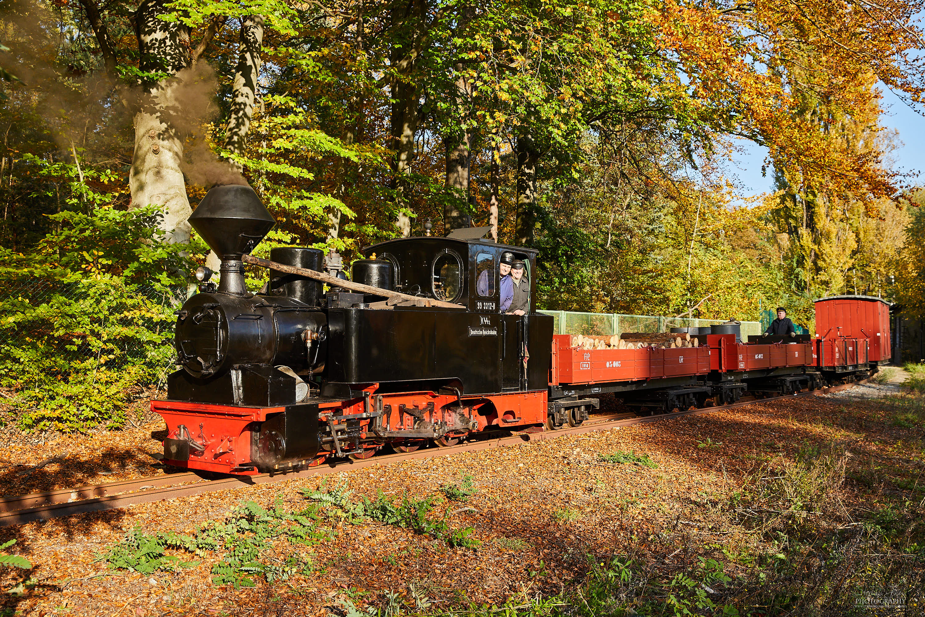 Lok 99 3312-8 mit einem Güterzug am Gleisdreieck