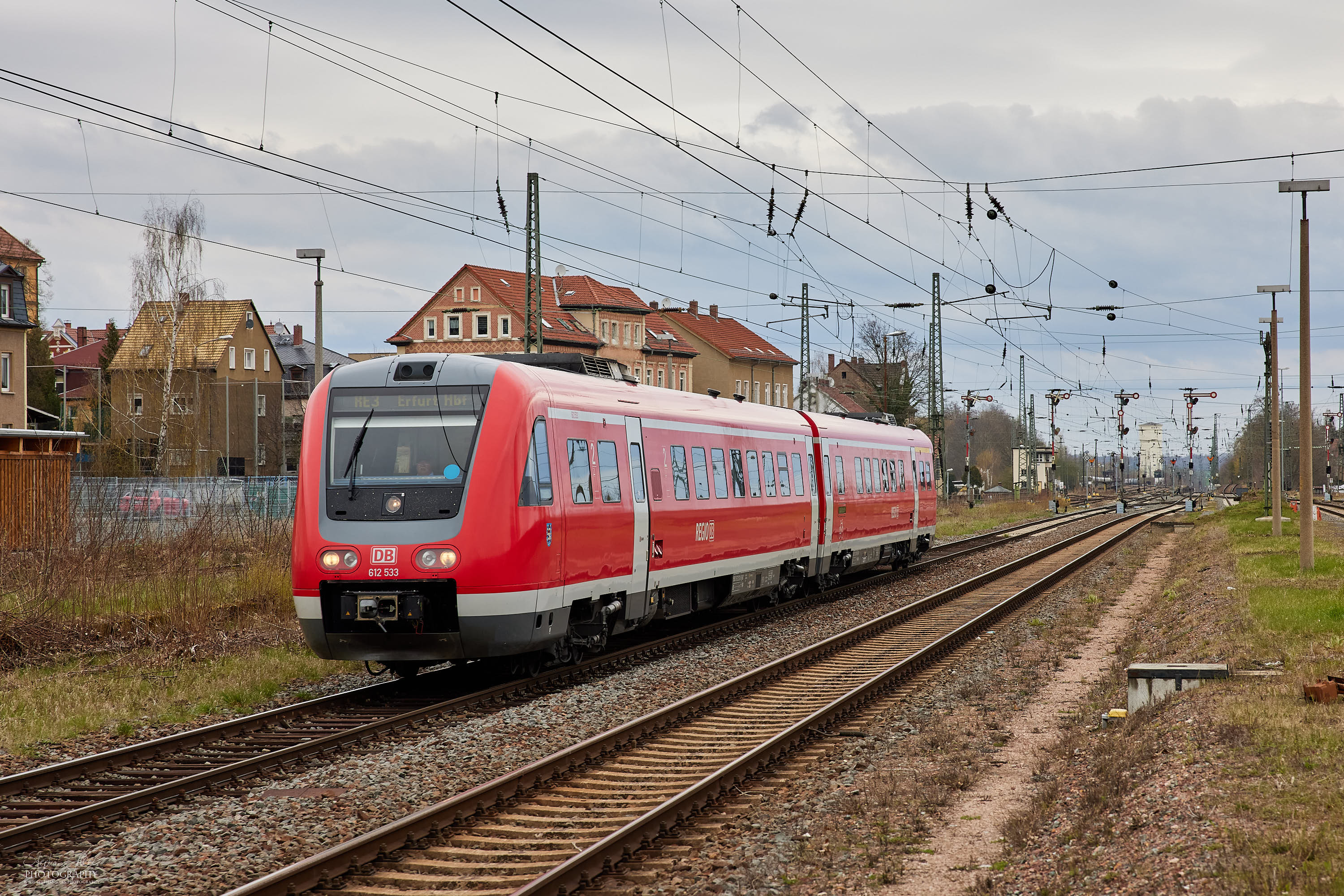 VT 612 533 als RE nach Erfurt wird im Bahnhof Altenburg bereitgestellt.